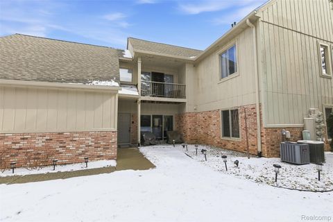 29325 Laurel Drive Farmington Hills City MI 48331