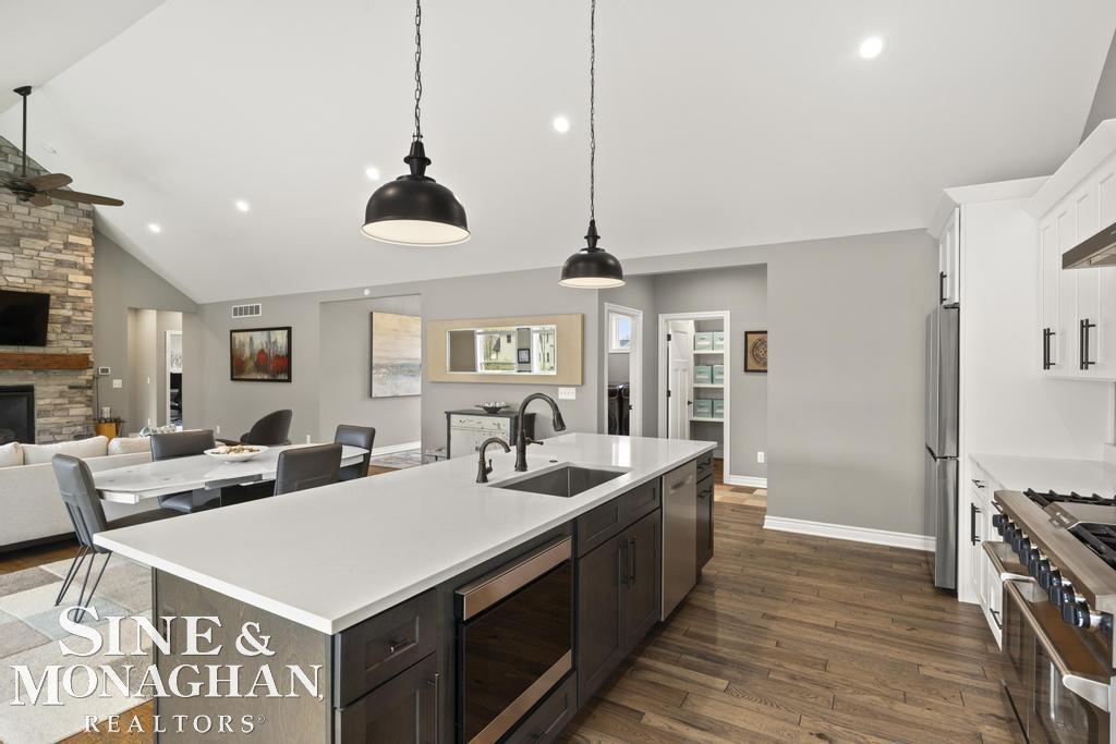 2285 White Hawk Trl Road