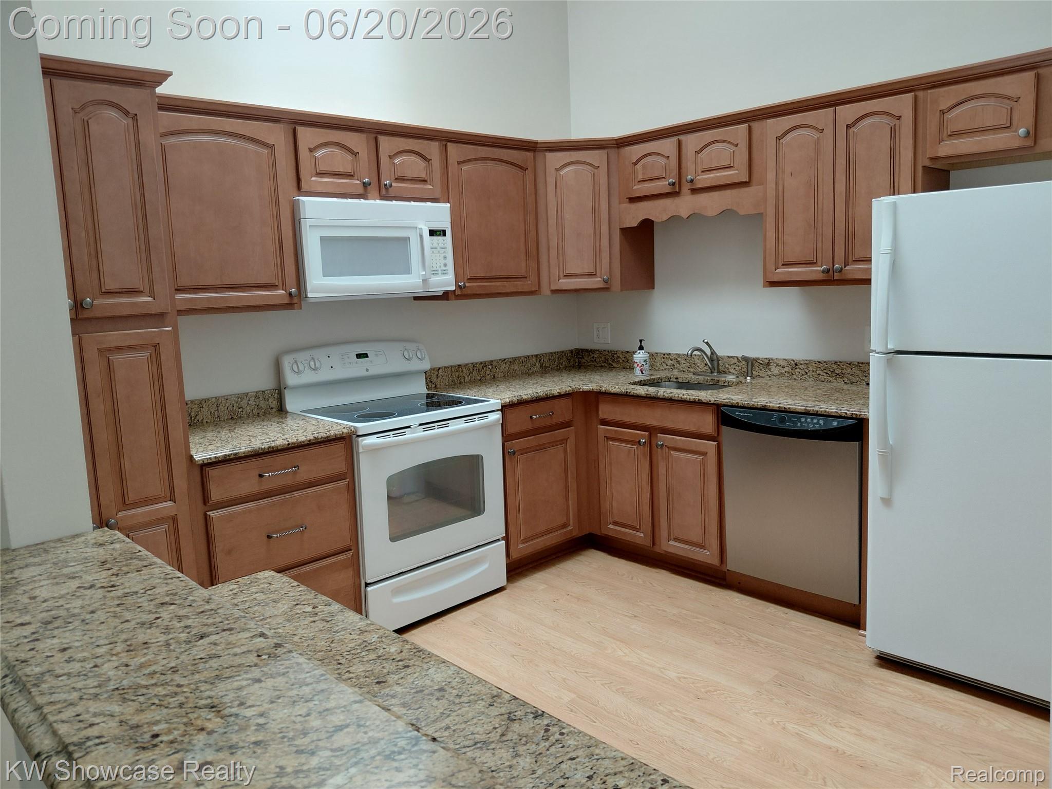 7368 Meadowridge Drive End Unit