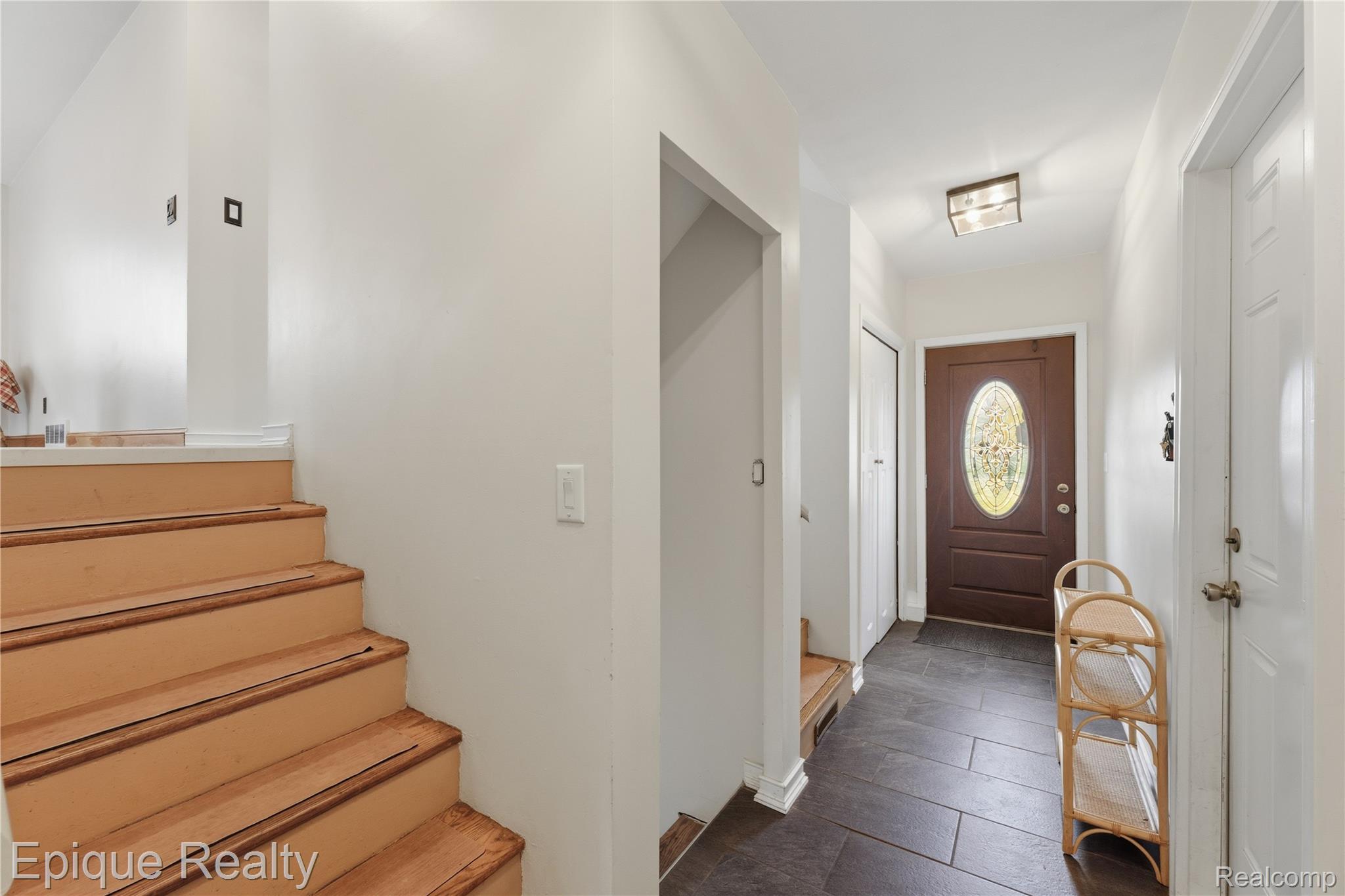 3127 W Woodland Drive
