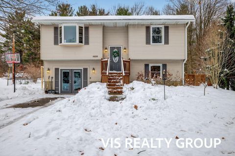 19210 Glendale Circle Spring Lake Township MI 49456