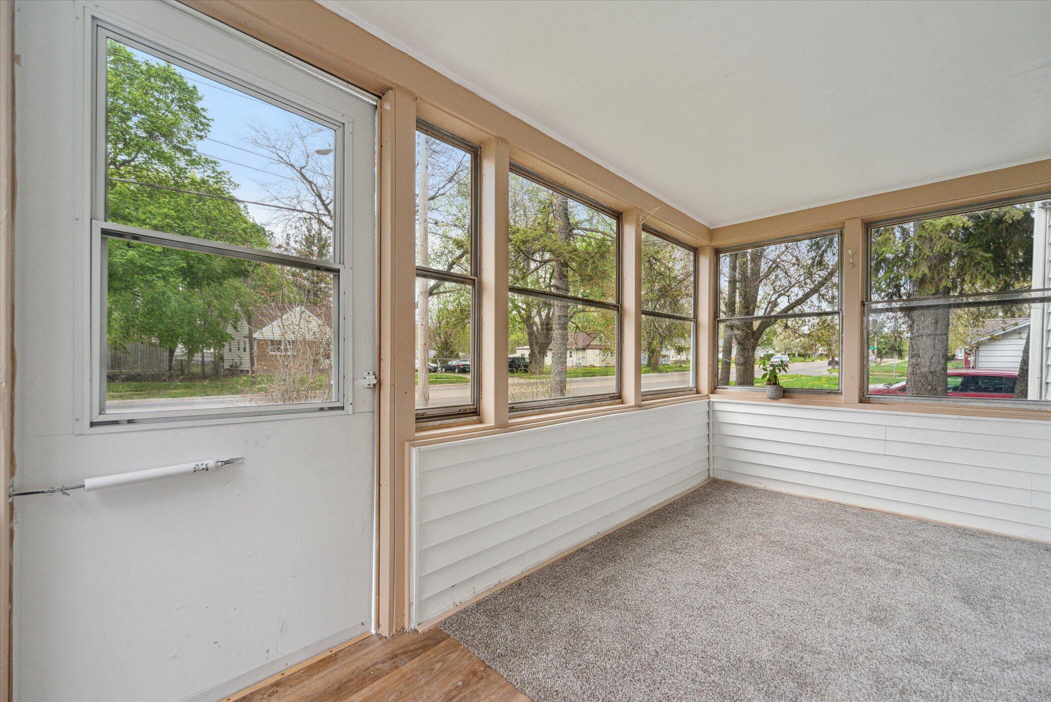 715 W Holmes Road