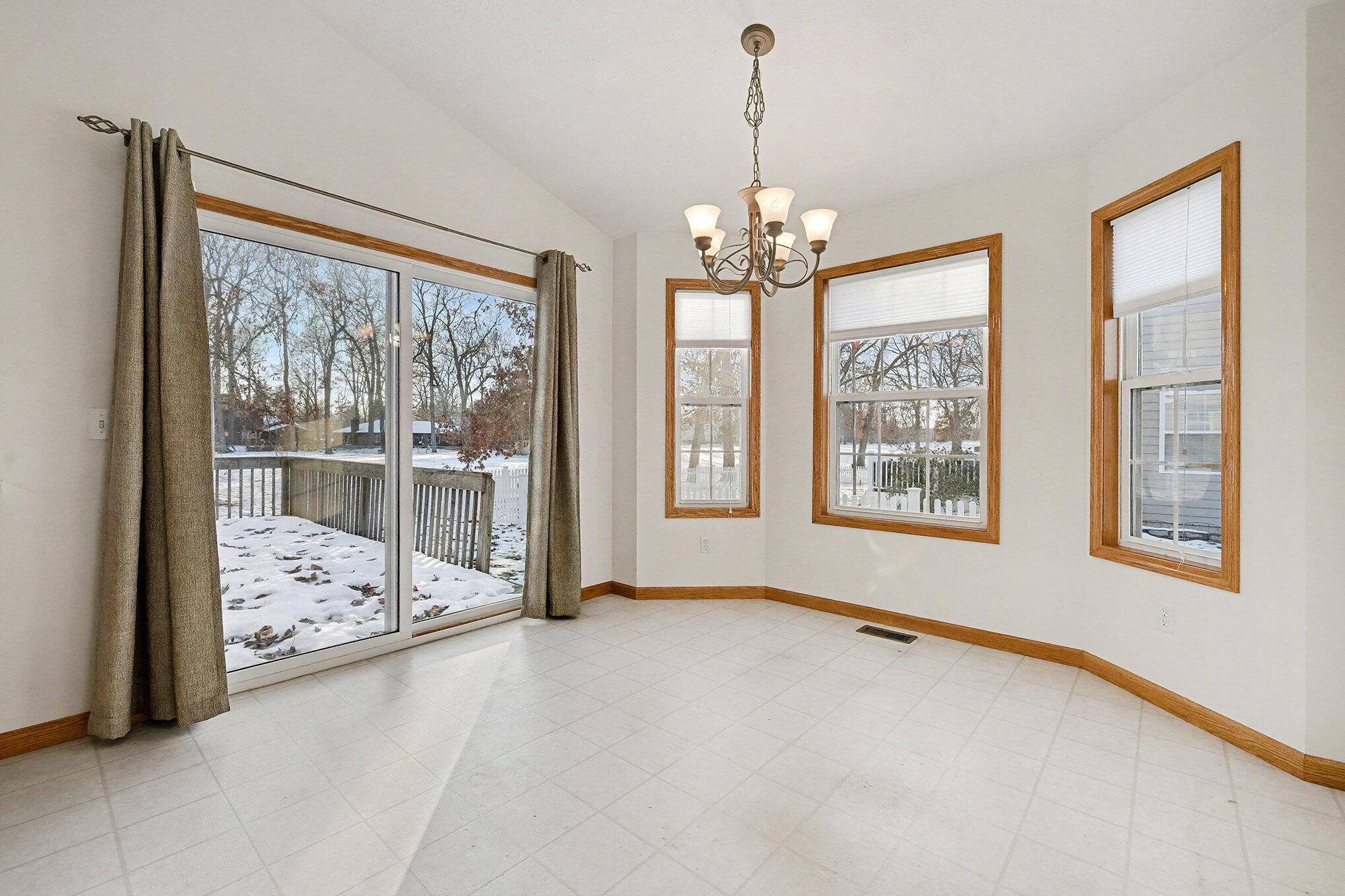 6204 Thistlewood Avenue