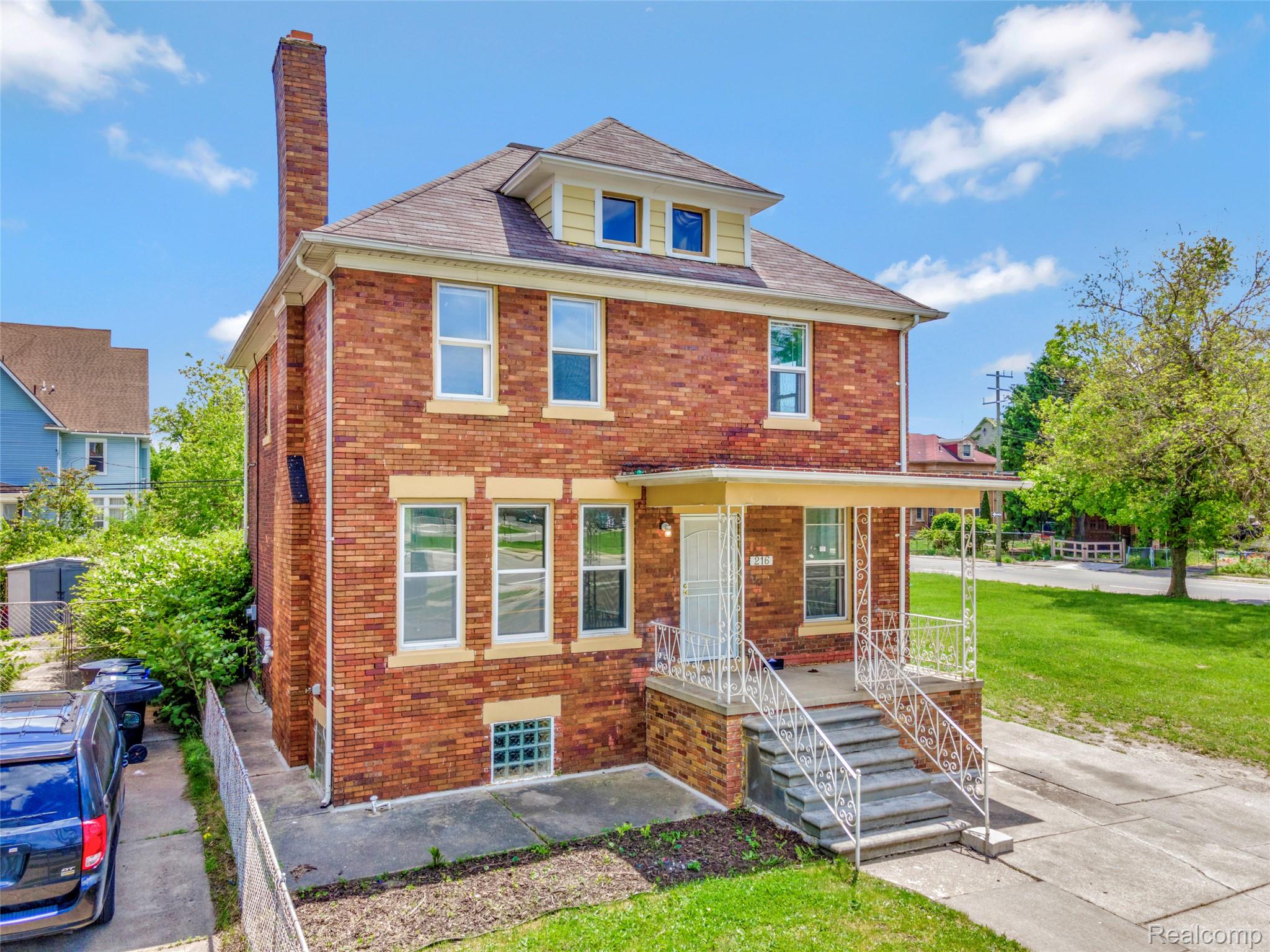 216 Holbrook Street