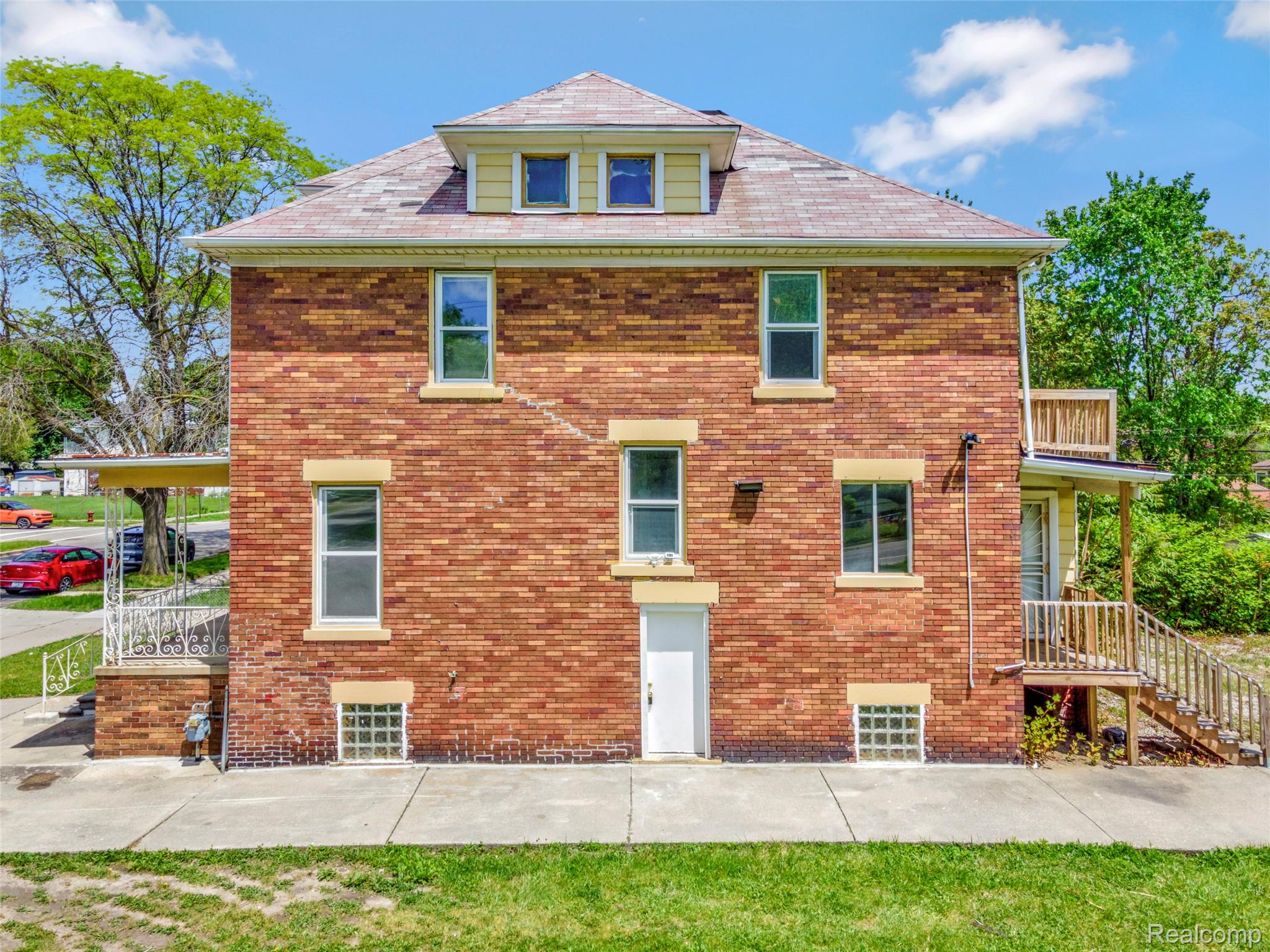 216 Holbrook Street