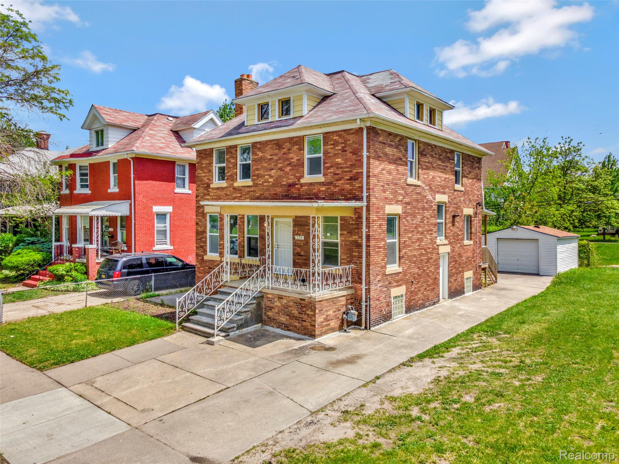 216 Holbrook Street