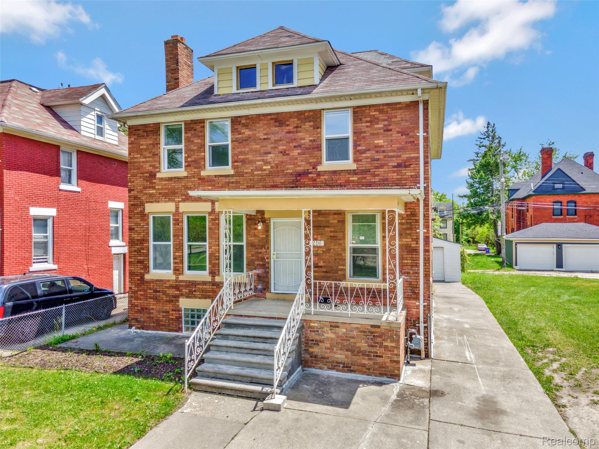 216 Holbrook Street