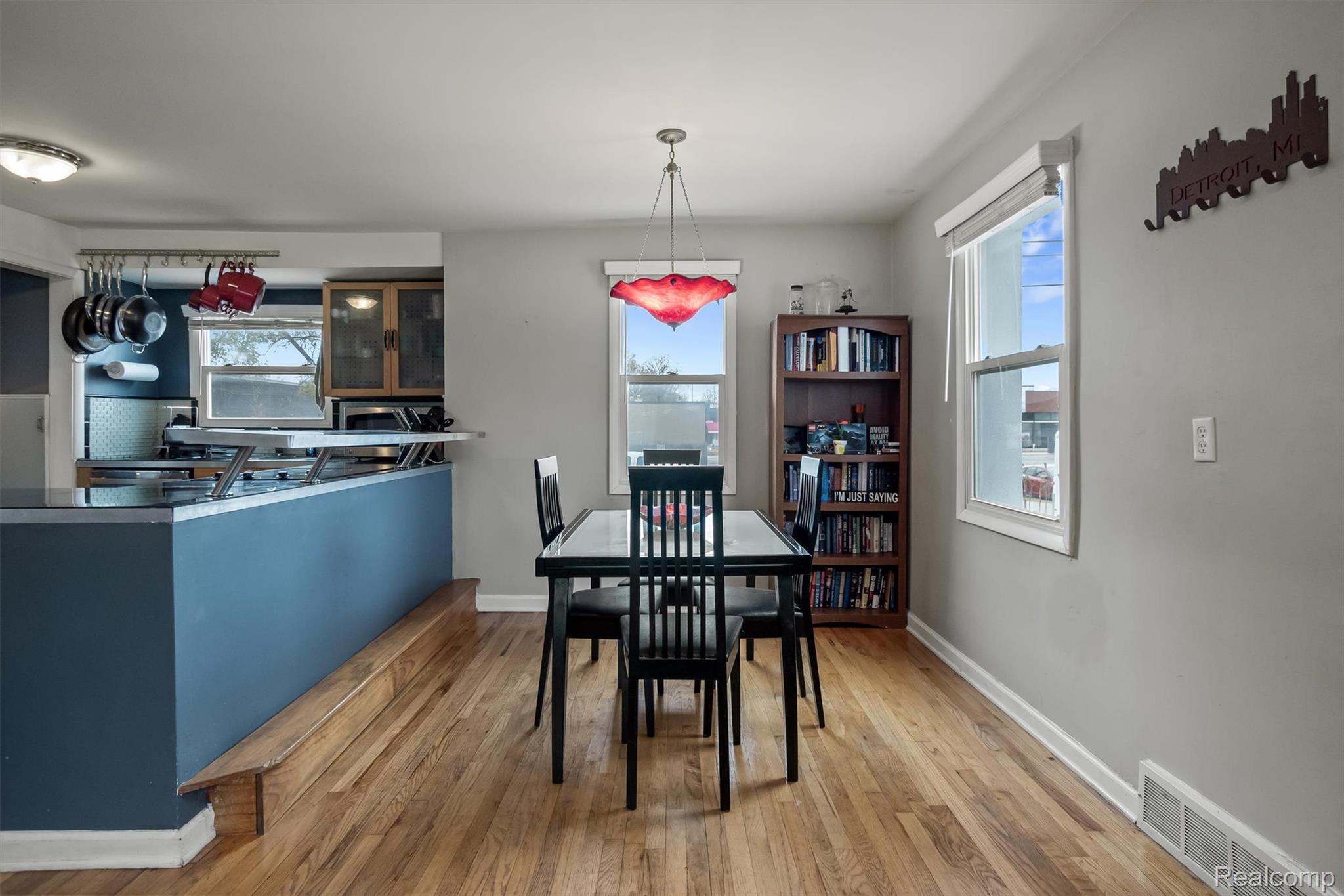 2435 Sunnyknoll Avenue