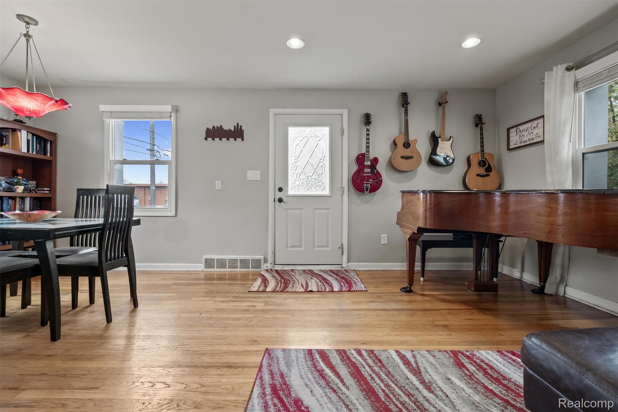 2435 Sunnyknoll Avenue