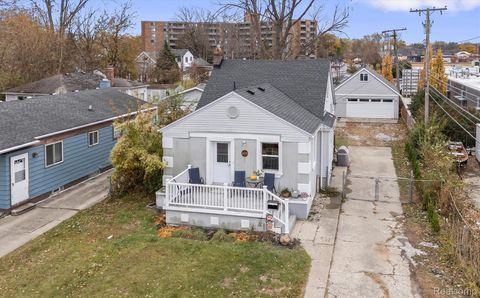 2435 Sunnyknoll Avenue Berkley City MI 48072