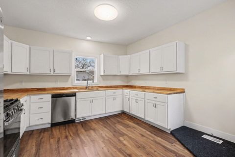 Tiny photo for 769 Catawba Avenue, Muskegon City, MI 49442 (MLS # 71026001854)