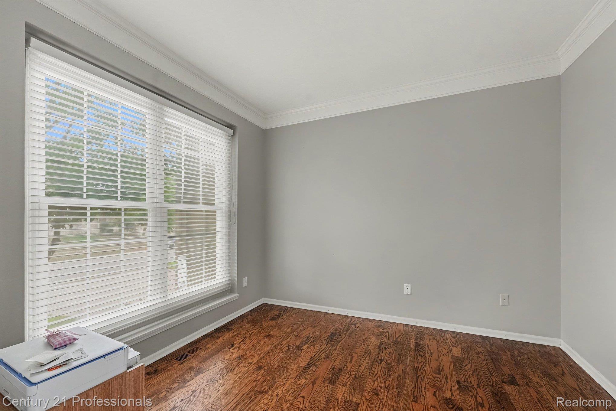 25726 Groveland