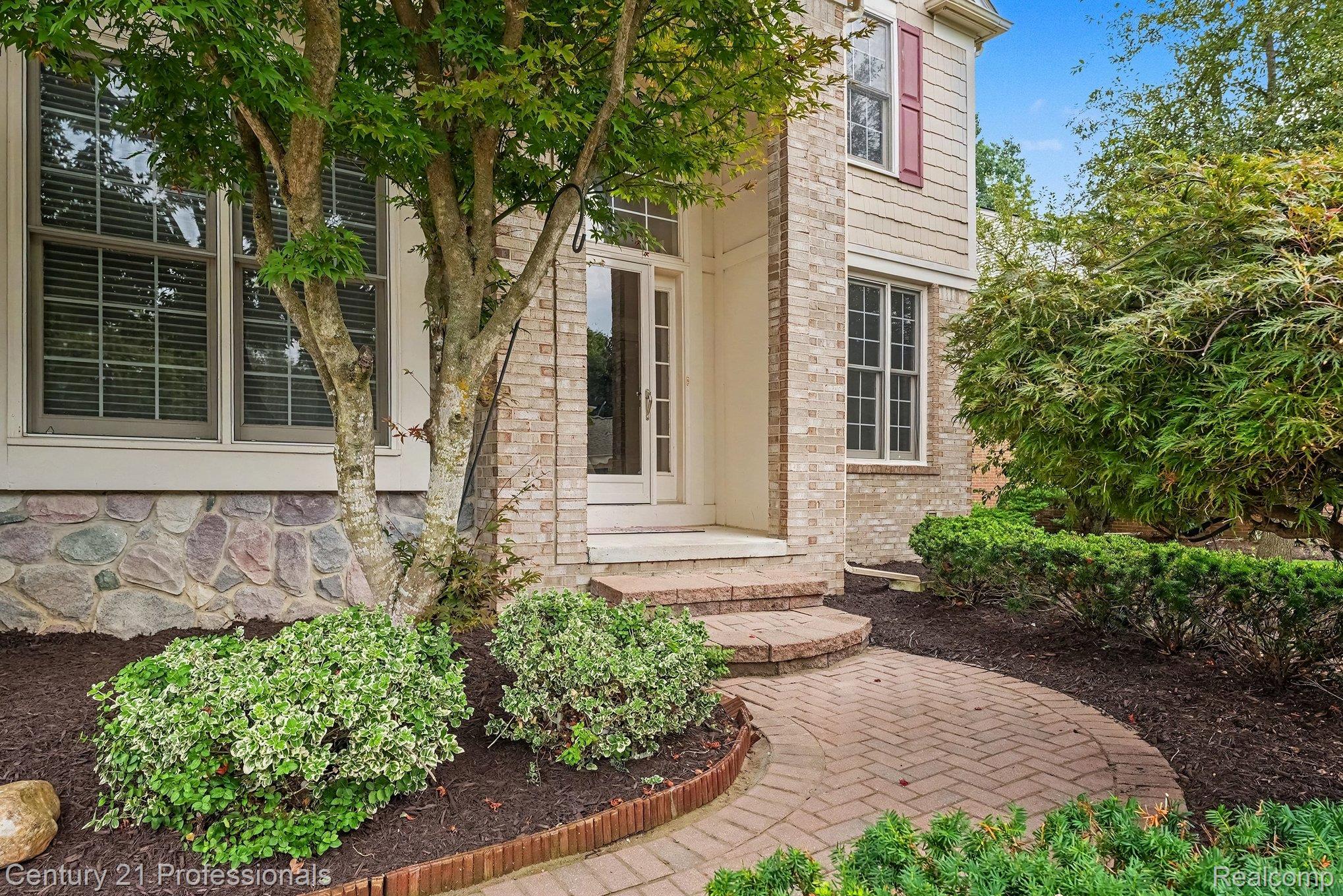 25726 Groveland