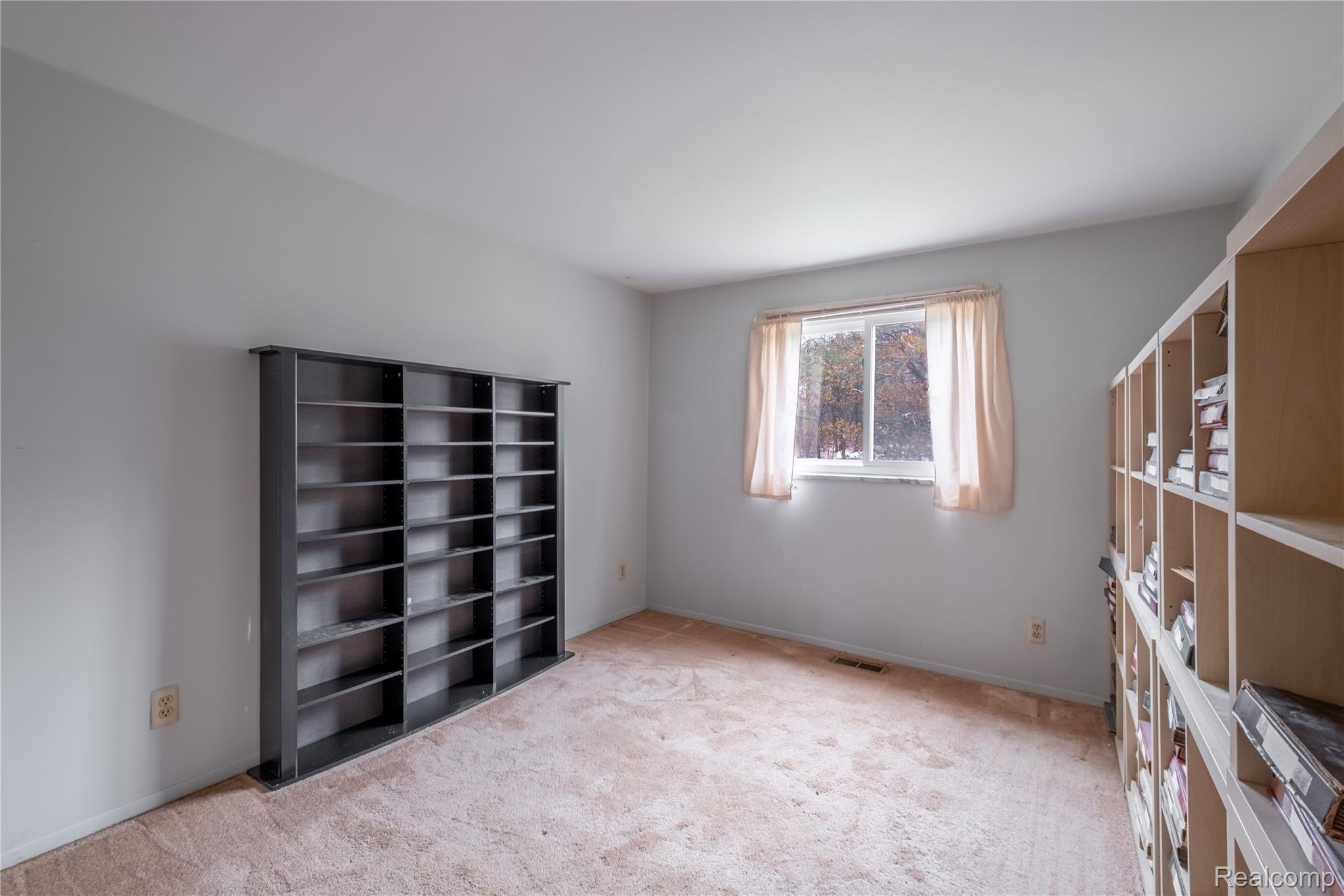 Howell, Michigan 48843, United States, 4 Bedrooms Bedrooms, ,3 BathroomsBathrooms,Residential,Active,243572