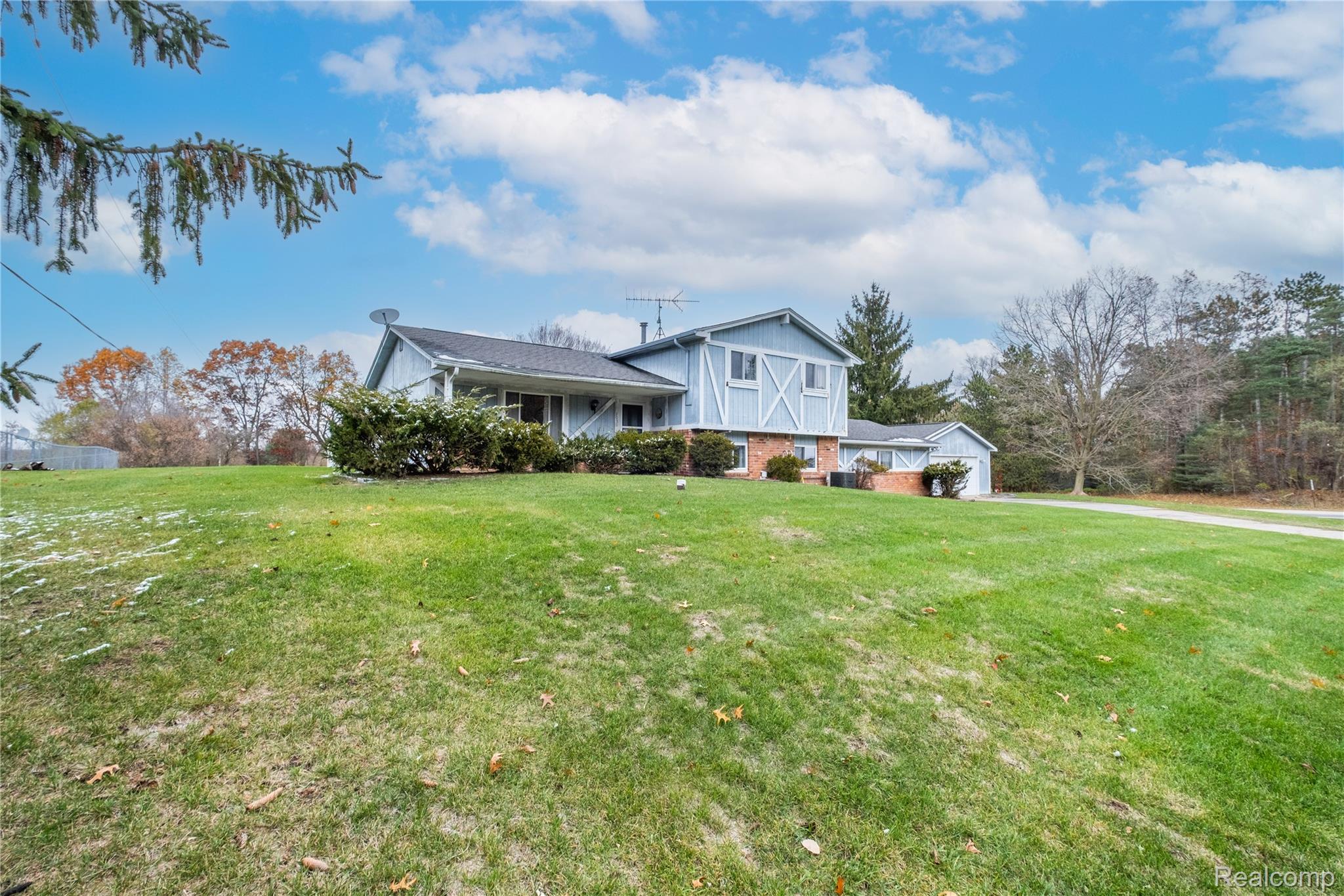 Howell, Michigan 48843, United States, 4 Bedrooms Bedrooms, ,3 BathroomsBathrooms,Residential,Active,243572