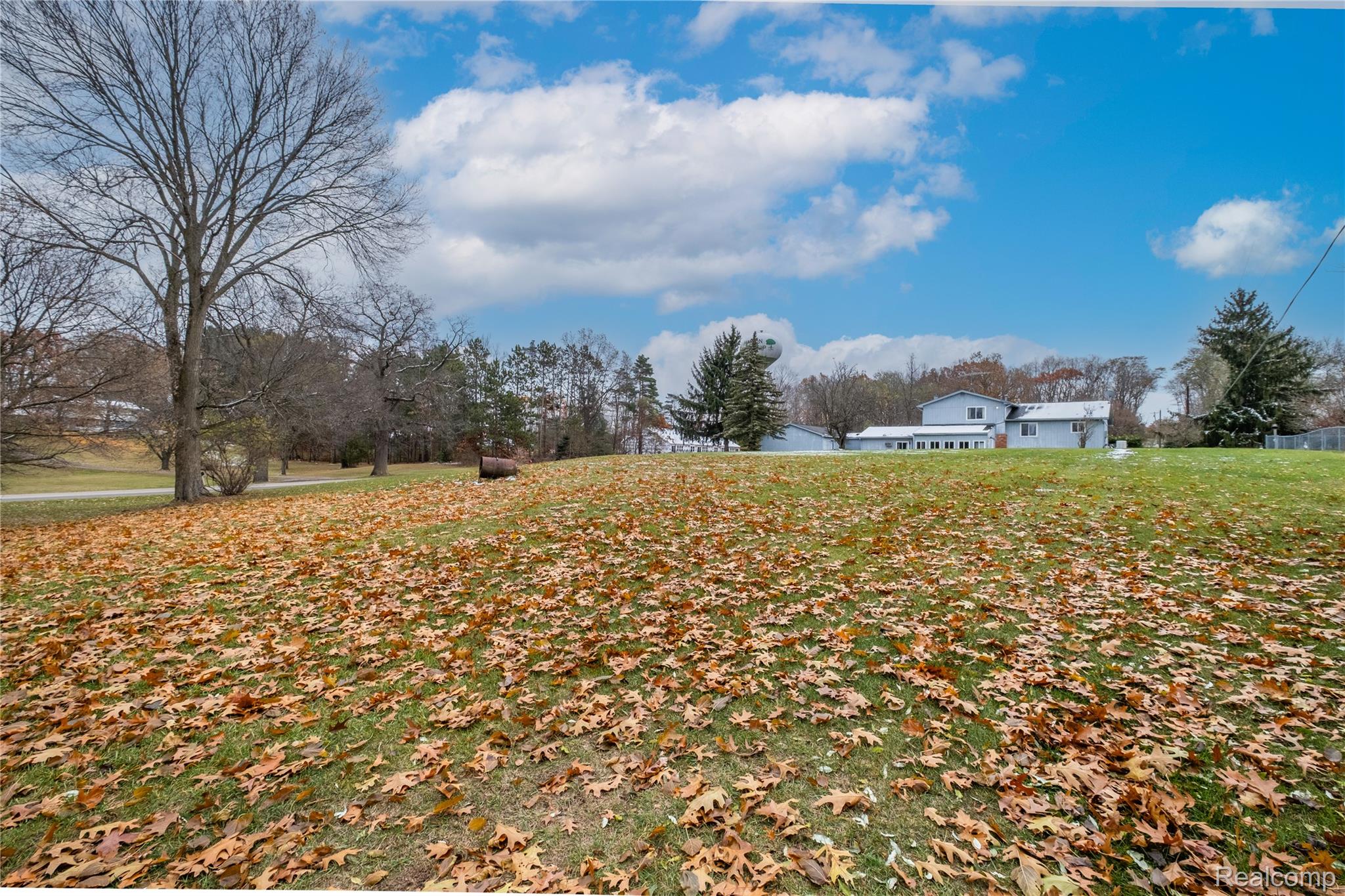 Howell, Michigan 48843, United States, 4 Bedrooms Bedrooms, ,3 BathroomsBathrooms,Residential,Active,243572