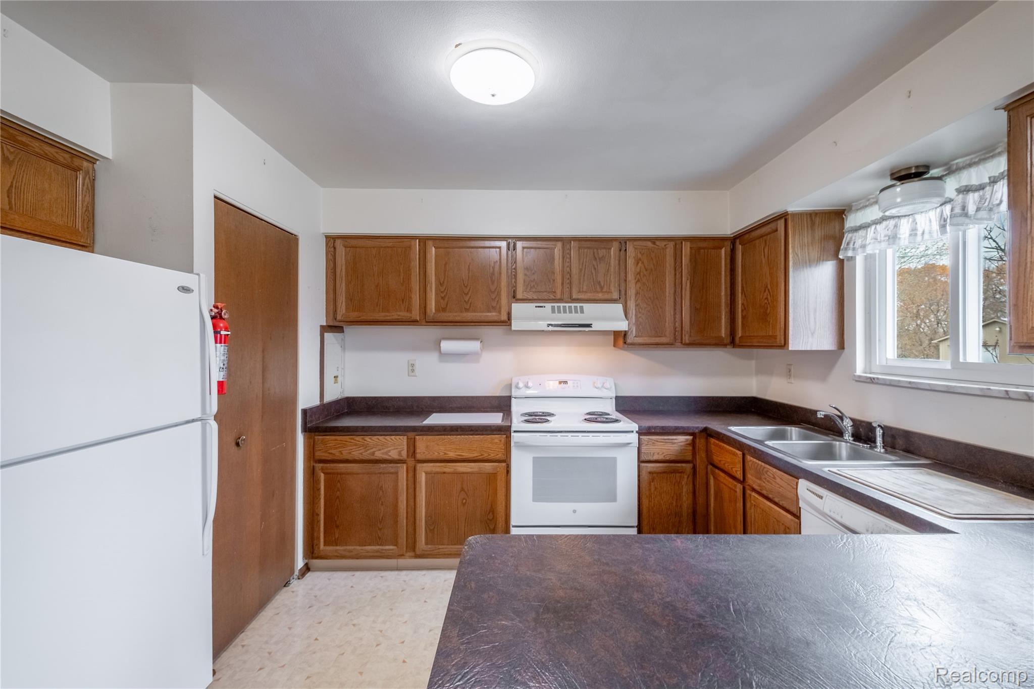 Howell, Michigan 48843, United States, 4 Bedrooms Bedrooms, ,3 BathroomsBathrooms,Residential,Active,243572