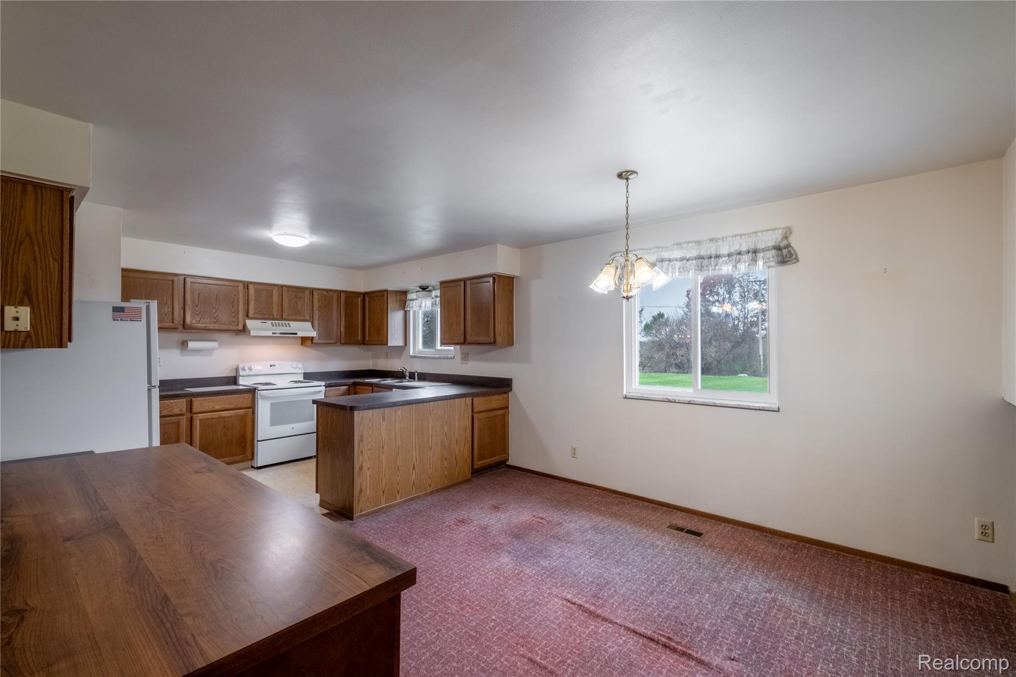 Howell, Michigan 48843, United States, 4 Bedrooms Bedrooms, ,3 BathroomsBathrooms,Residential,Active,243572