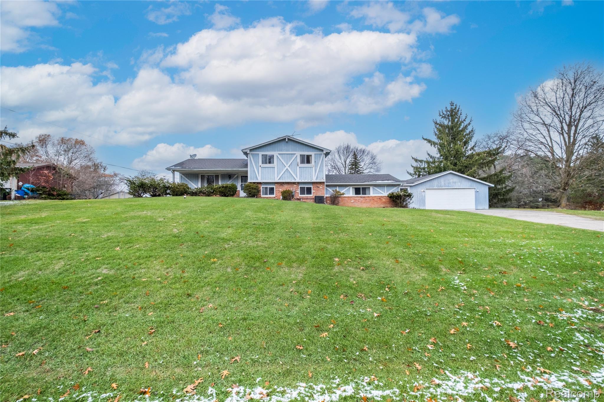 Howell, Michigan 48843, United States, 4 Bedrooms Bedrooms, ,3 BathroomsBathrooms,Residential,Active,243572