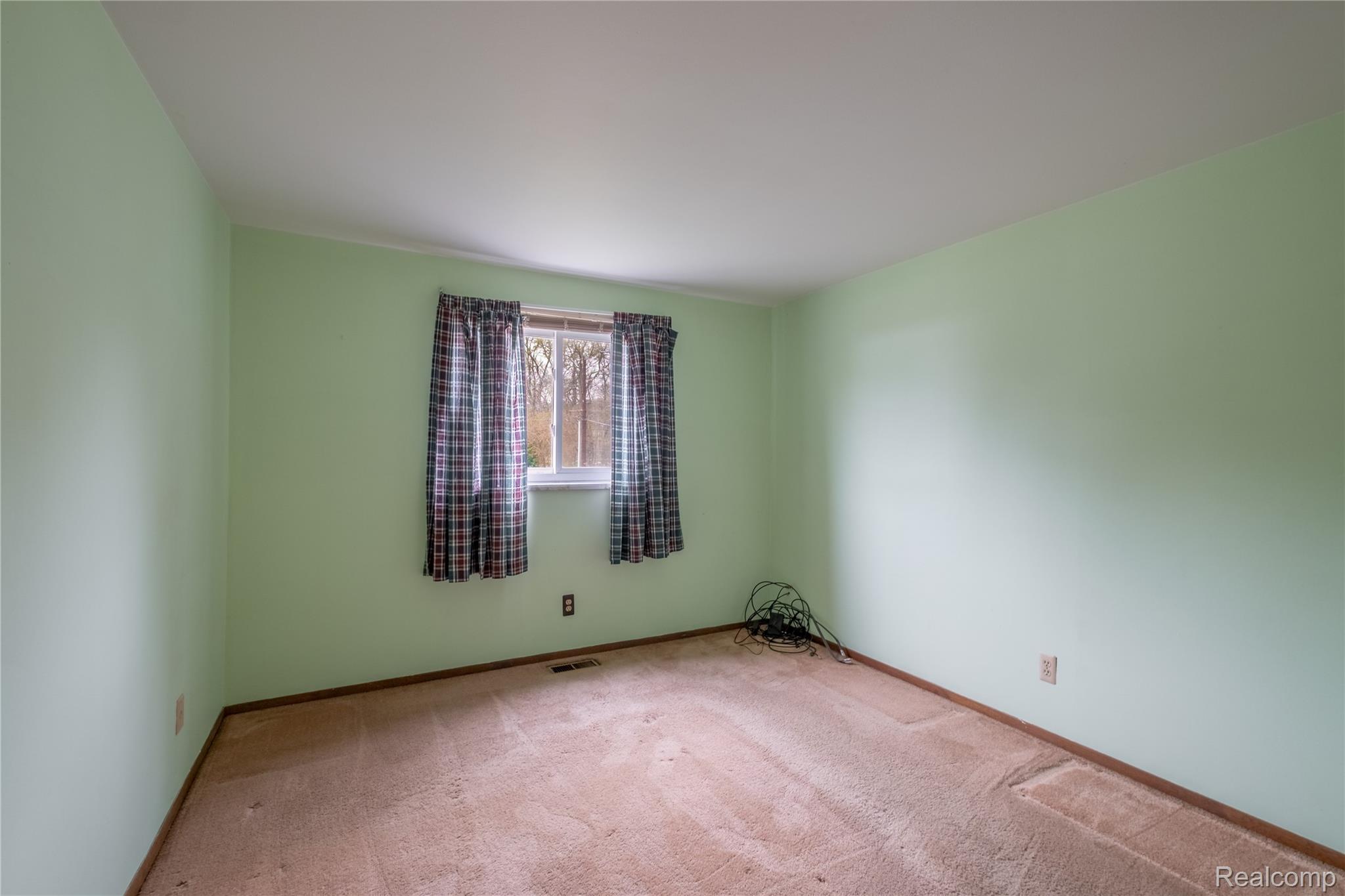 Howell, Michigan 48843, United States, 4 Bedrooms Bedrooms, ,3 BathroomsBathrooms,Residential,Active,243572