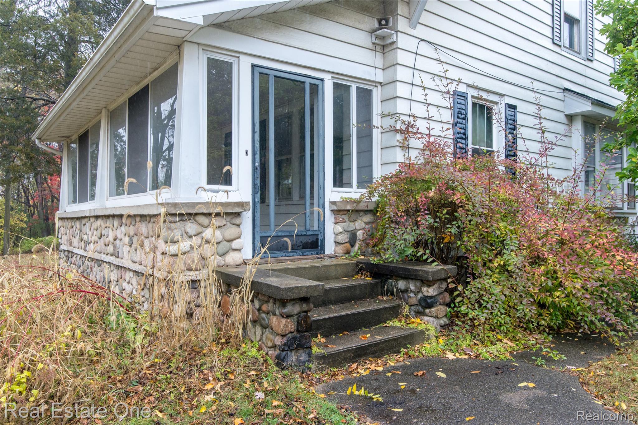 1503 S Milford Road