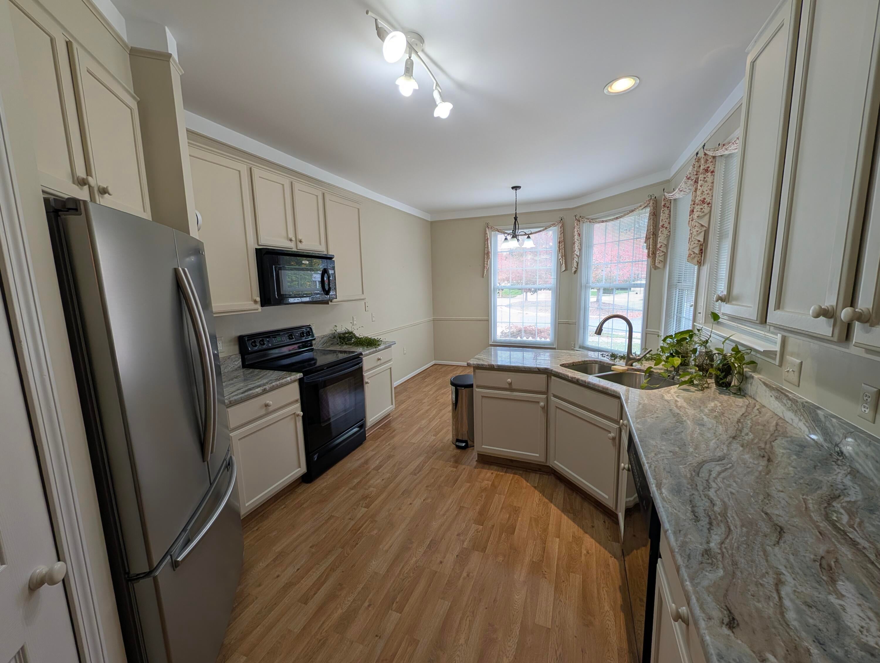 3559 Leyland Court 1