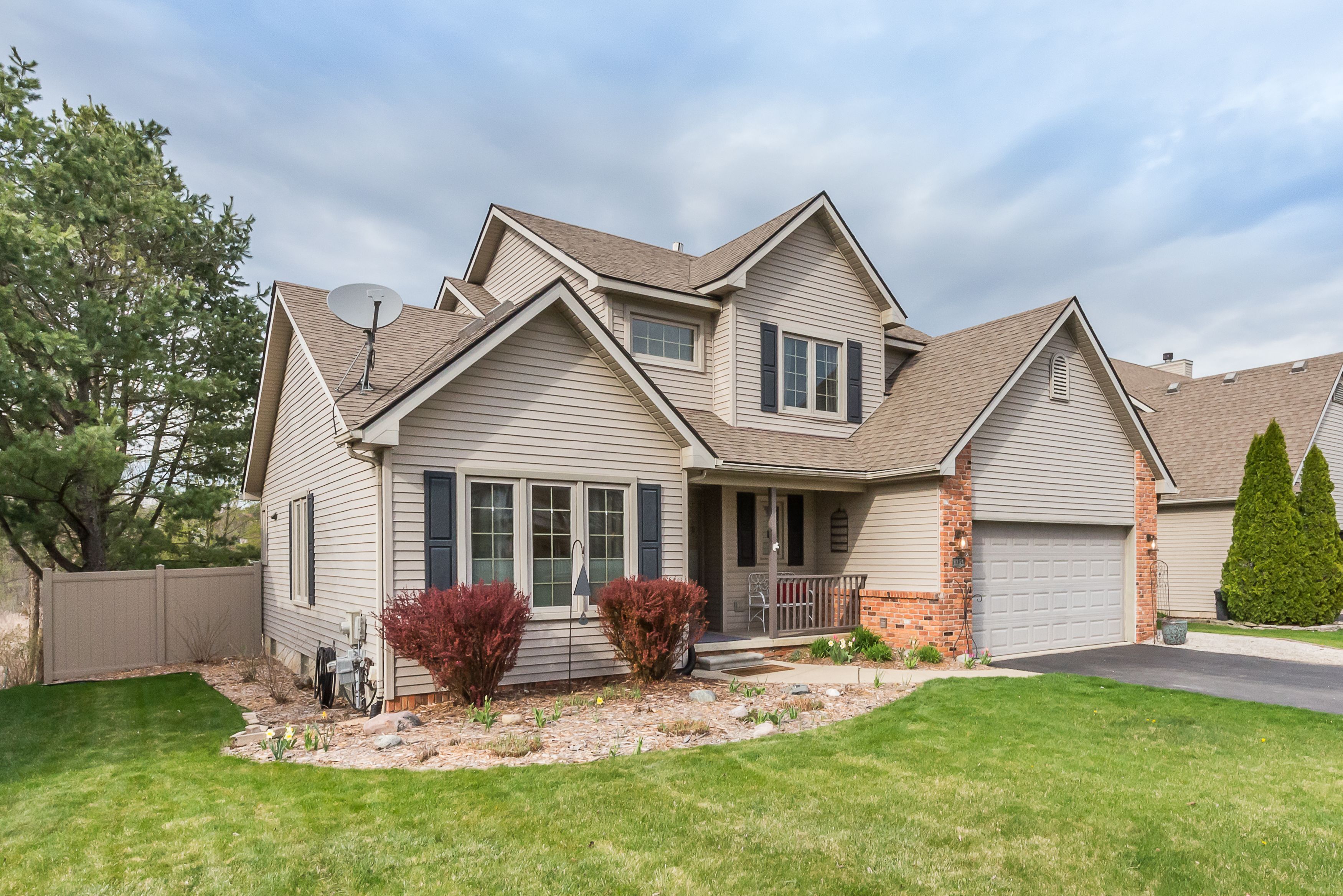 1254 BAYWOOD Circle