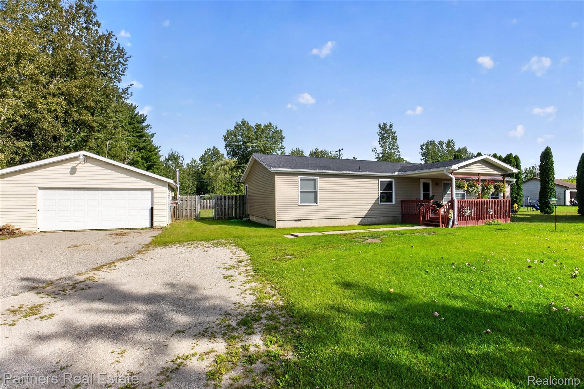 2901 S Leaton