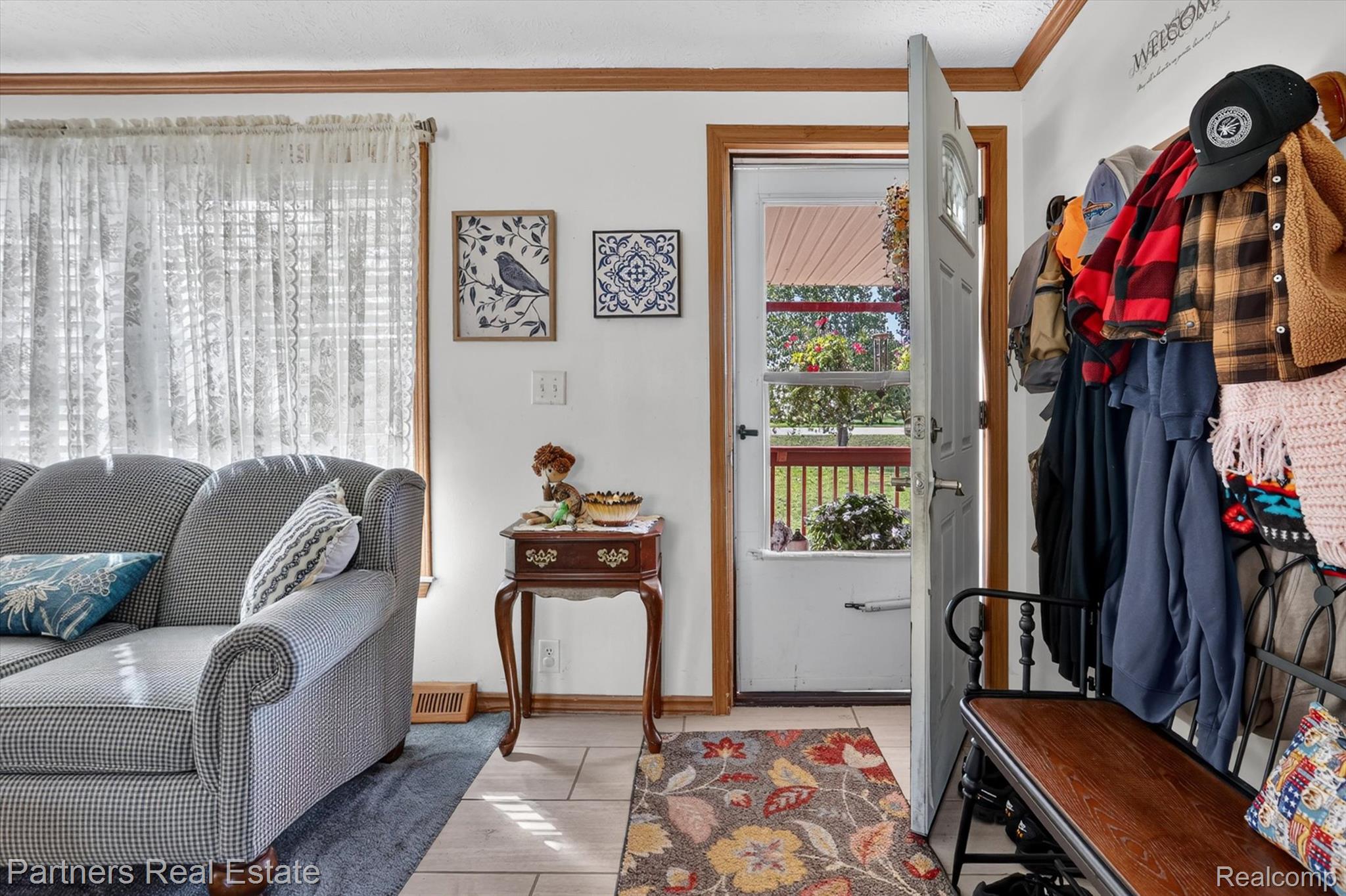 2901 S Leaton