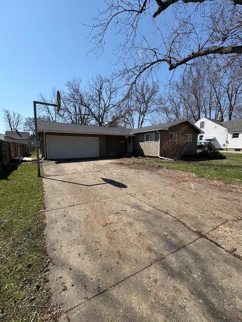 511 W Berry Avenue