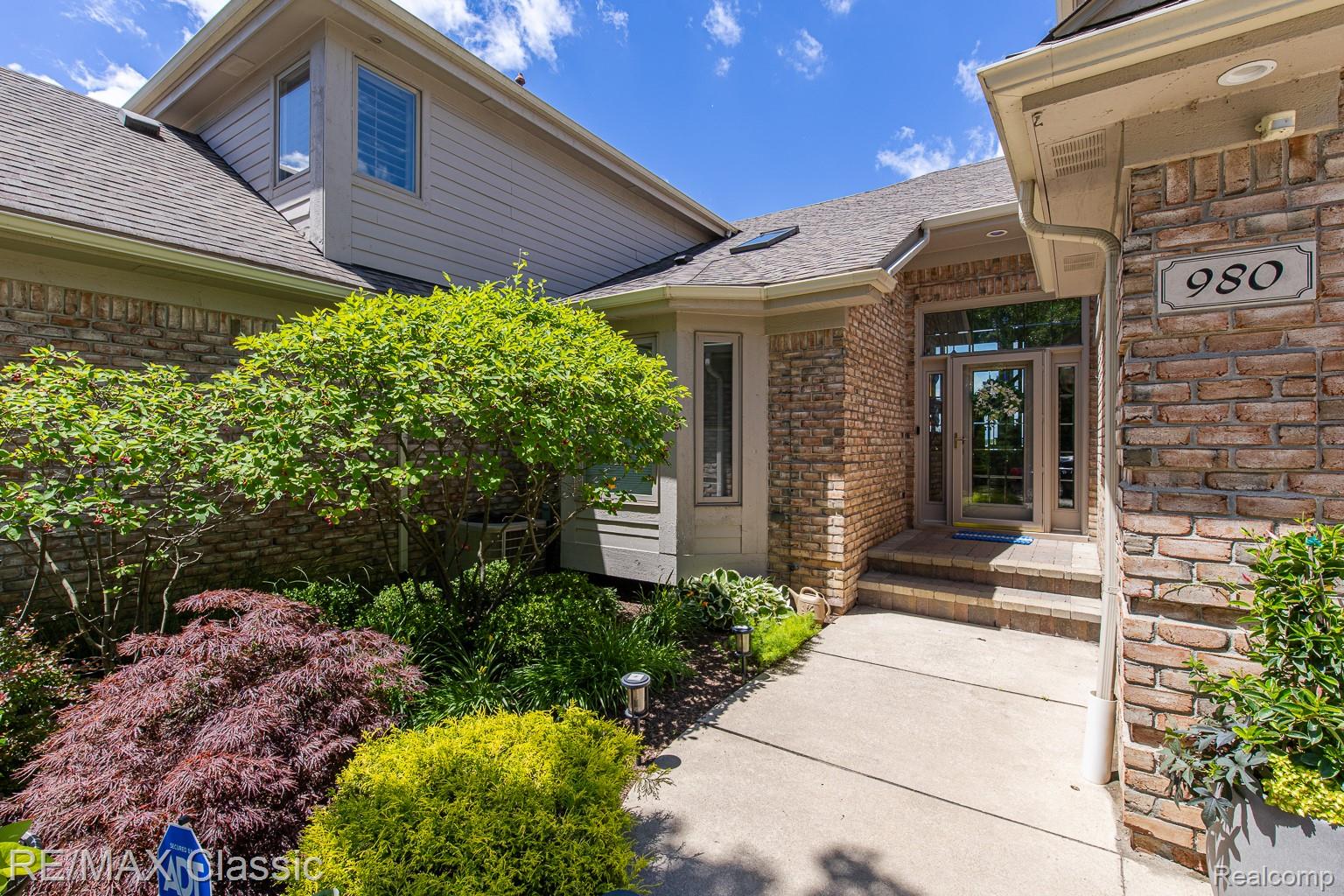 980 Sunset Drive