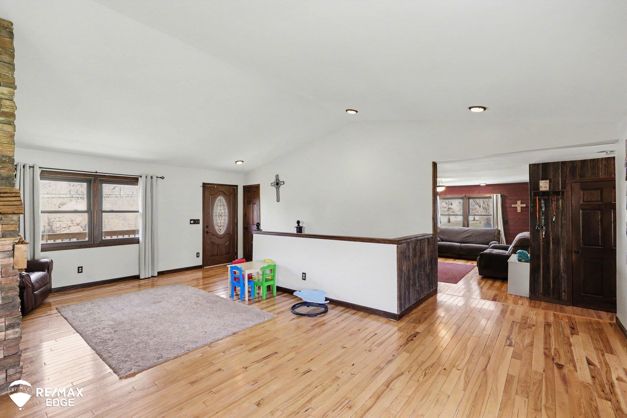 244 W Burnside Road