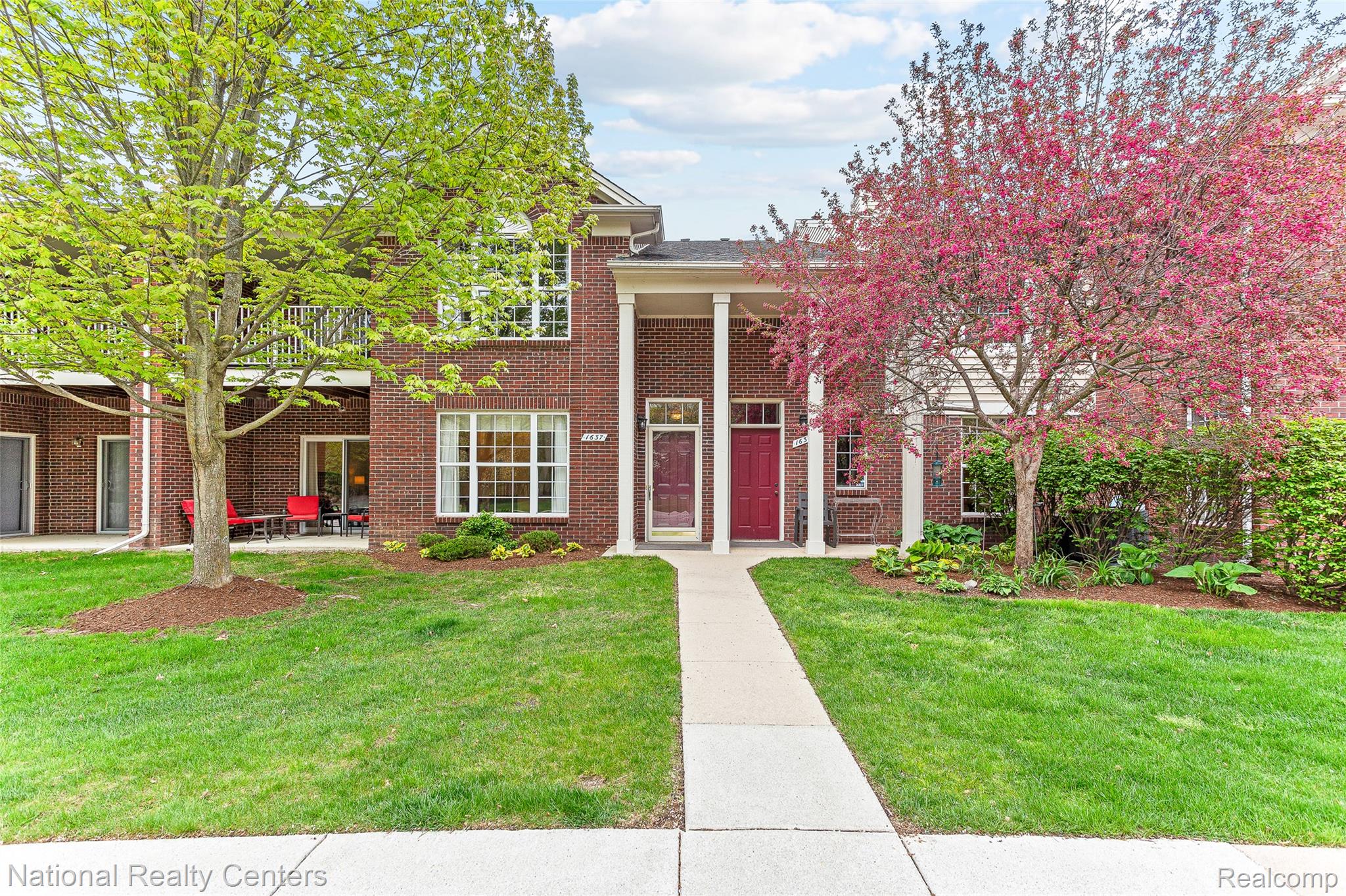 1637 Deepwood Circle