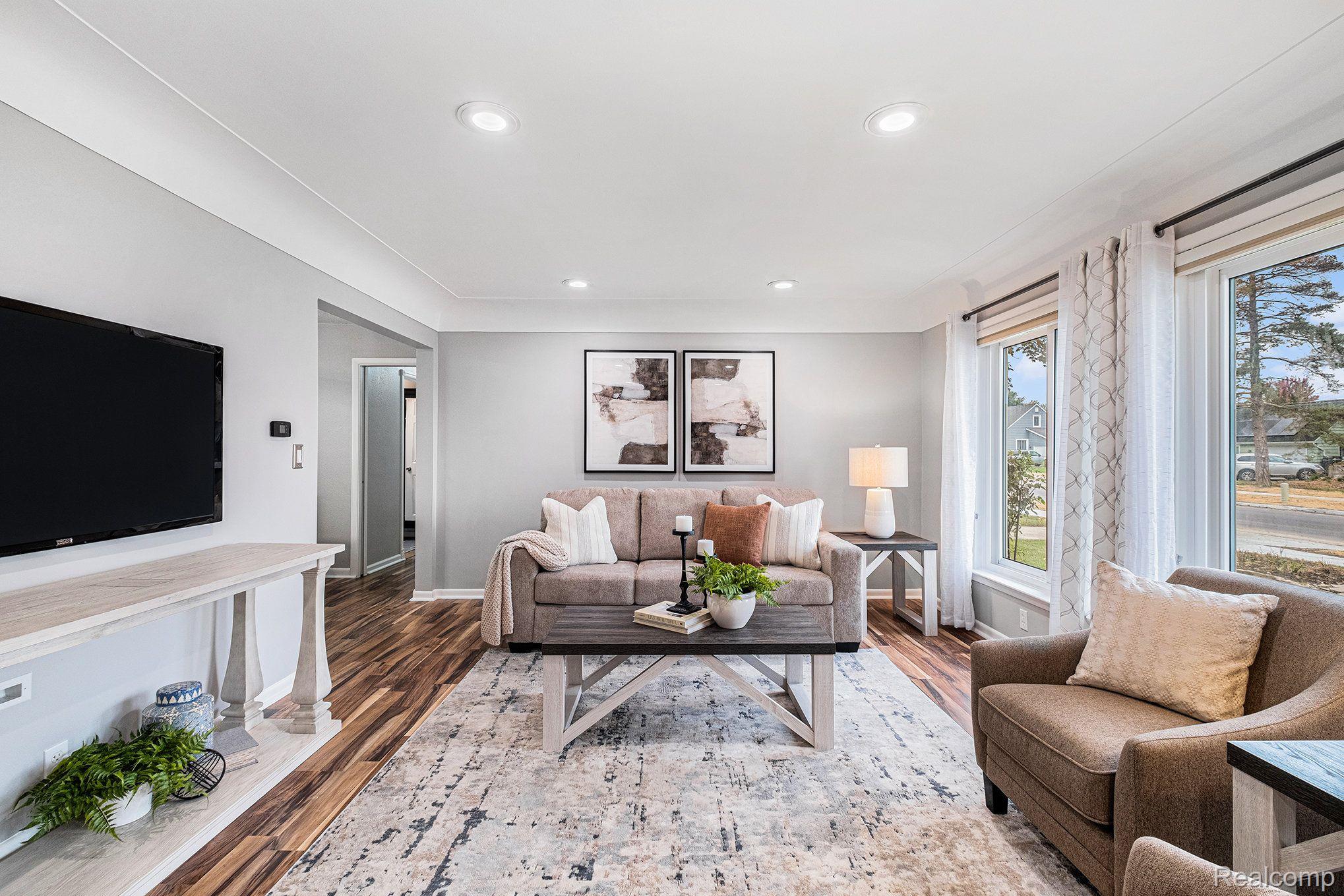 617 FOREST Drive