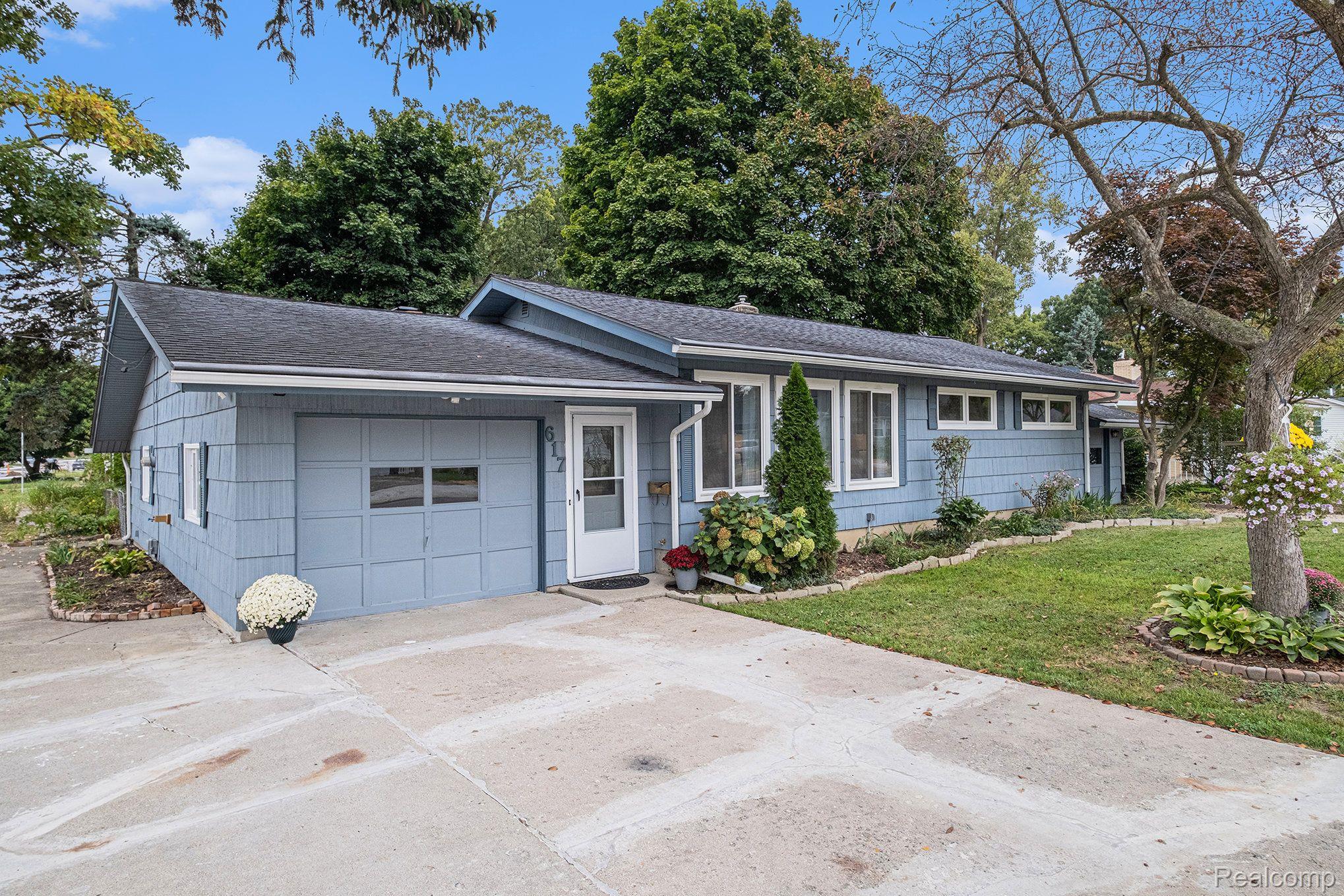 617 FOREST Drive