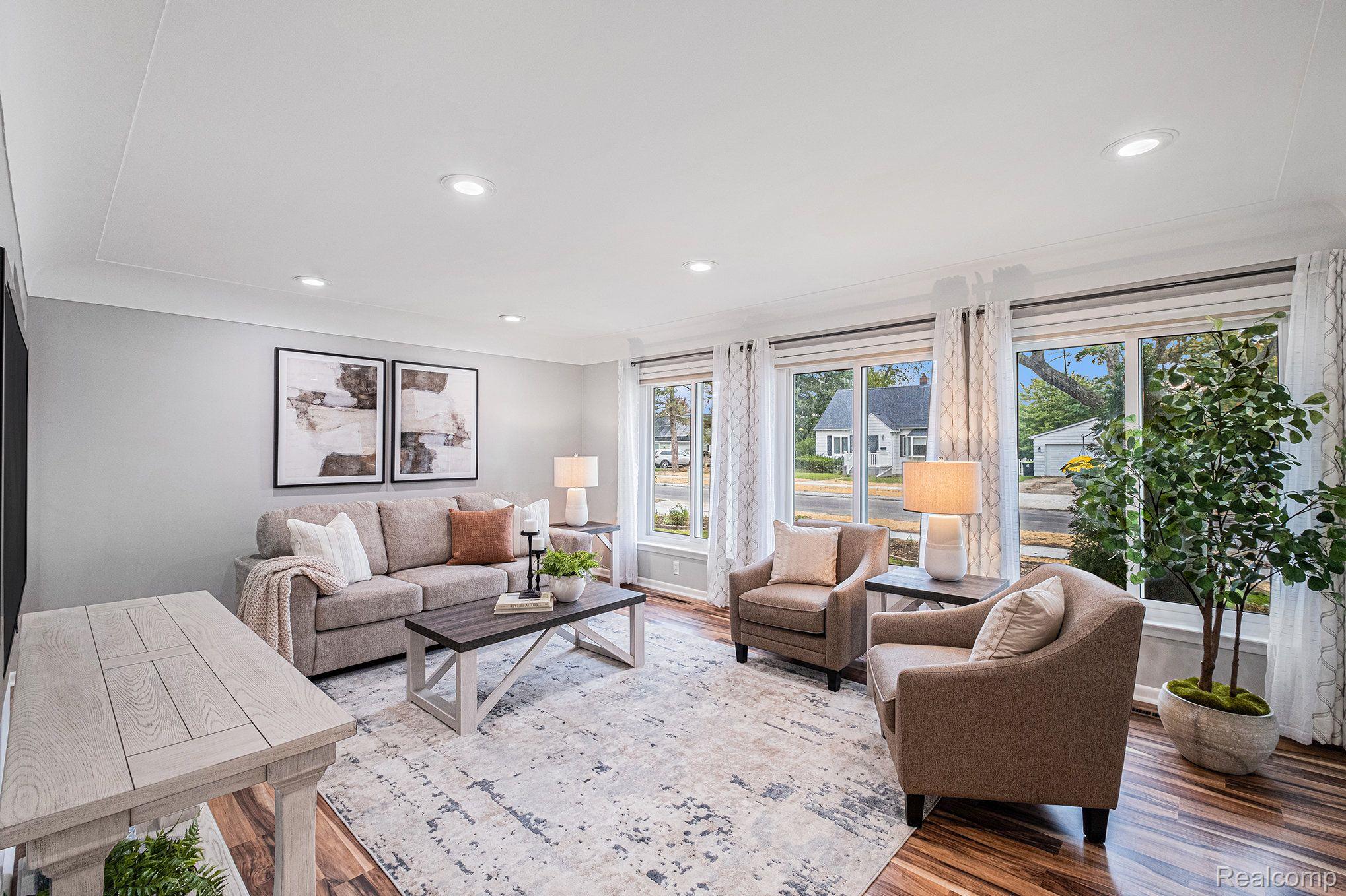 617 FOREST Drive