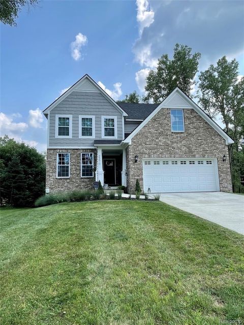 2270 BRIAR Ridge Wolverine Lake Village MI 48390