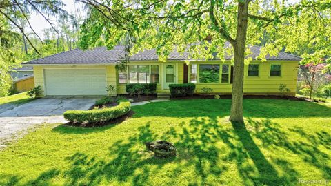 Photo of 5890 Grange Hall Road, Groveland Township, MI 48442 (MLS # 20261036408)