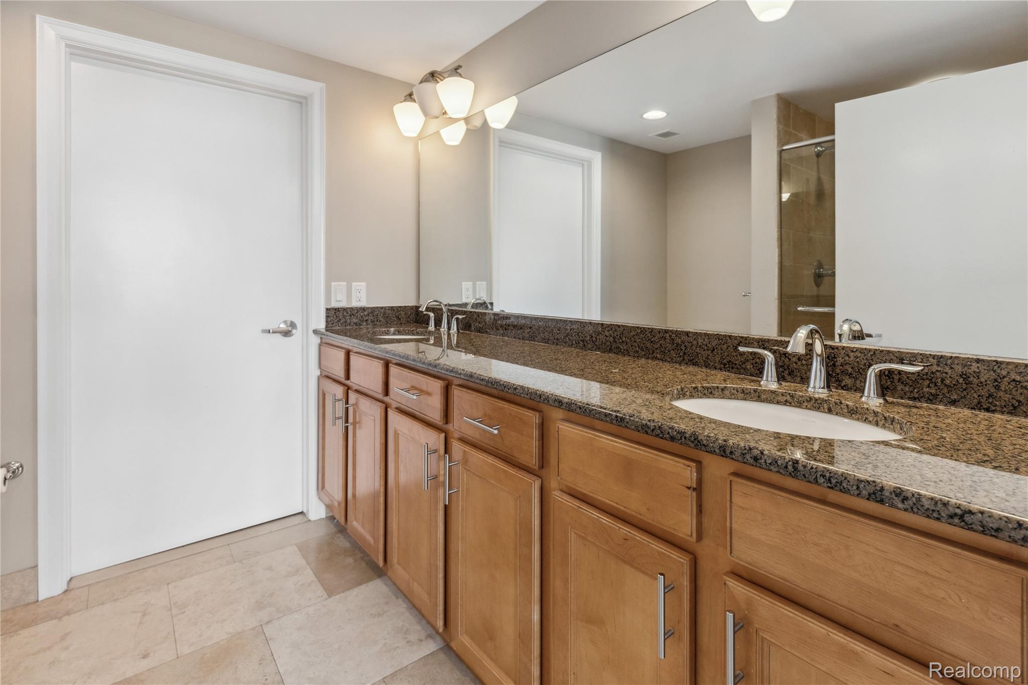 Detroit City, Michigan 48226, United States, 2 Bedrooms Bedrooms, ,2 BathroomsBathrooms,Residential,Active,148989