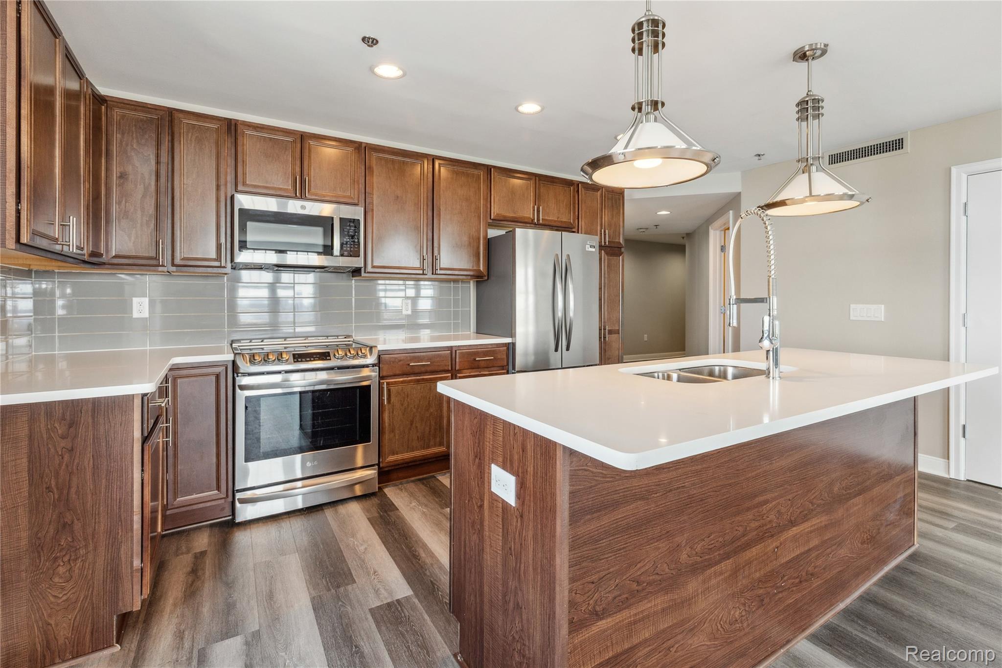 Detroit City, Michigan 48226, United States, 2 Bedrooms Bedrooms, ,2 BathroomsBathrooms,Residential,Active,148989