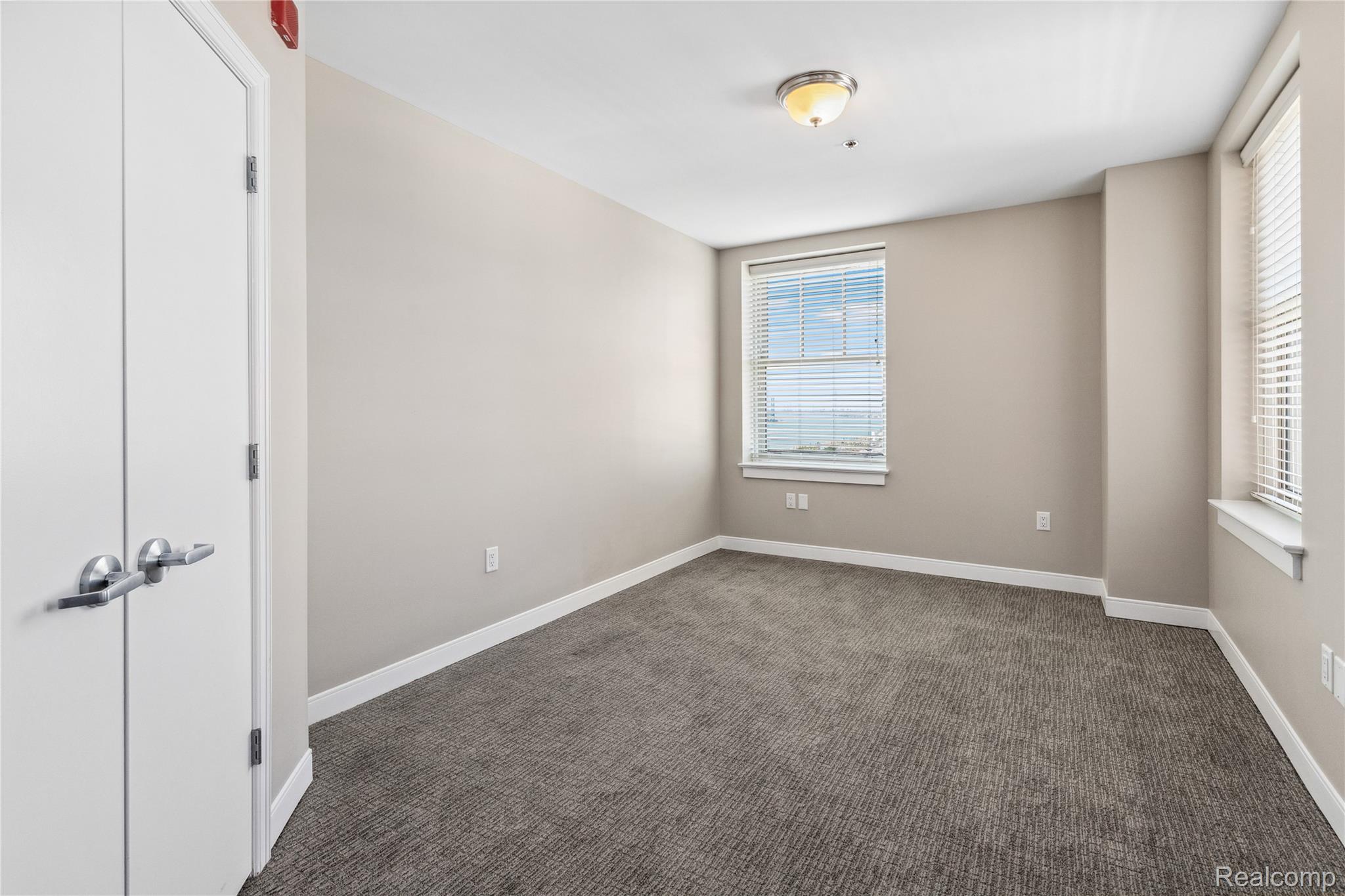 Detroit City, Michigan 48226, United States, 2 Bedrooms Bedrooms, ,2 BathroomsBathrooms,Residential,Active,148989