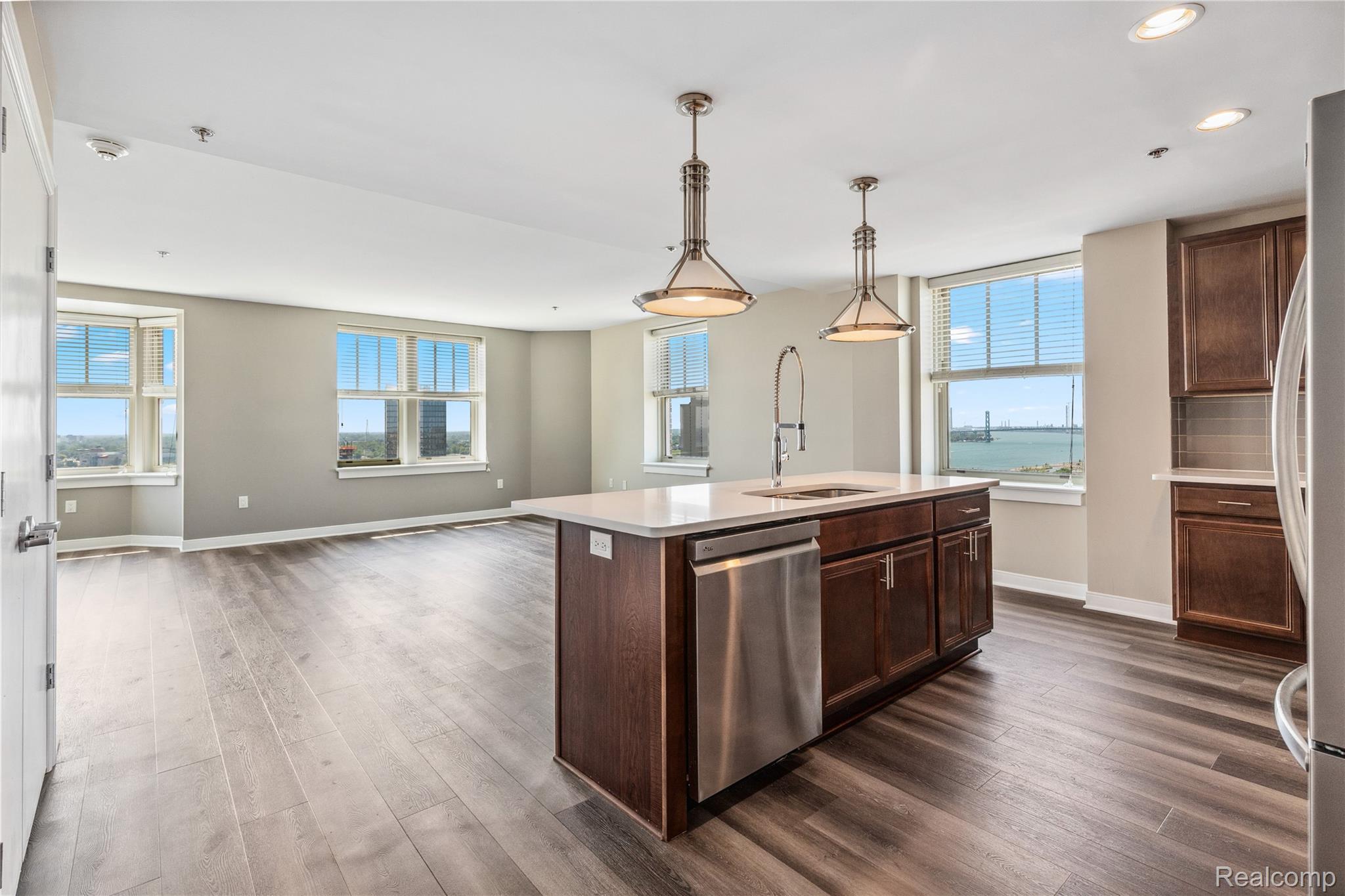 Detroit City, Michigan 48226, United States, 2 Bedrooms Bedrooms, ,2 BathroomsBathrooms,Residential,Active,148989