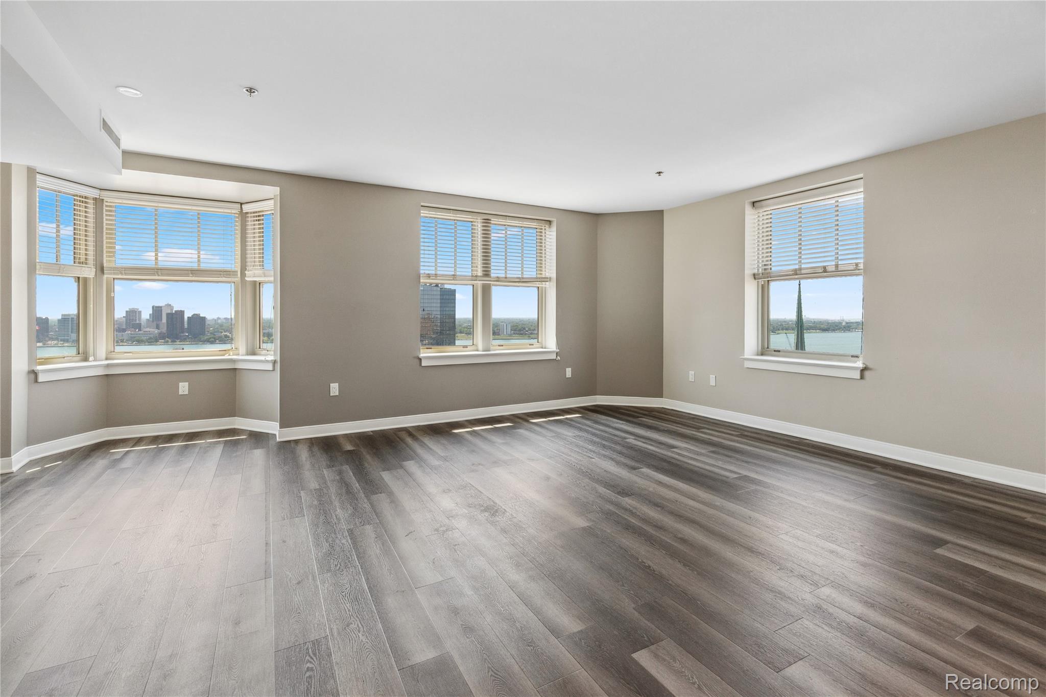 Detroit City, Michigan 48226, United States, 2 Bedrooms Bedrooms, ,2 BathroomsBathrooms,Residential,Active,148989