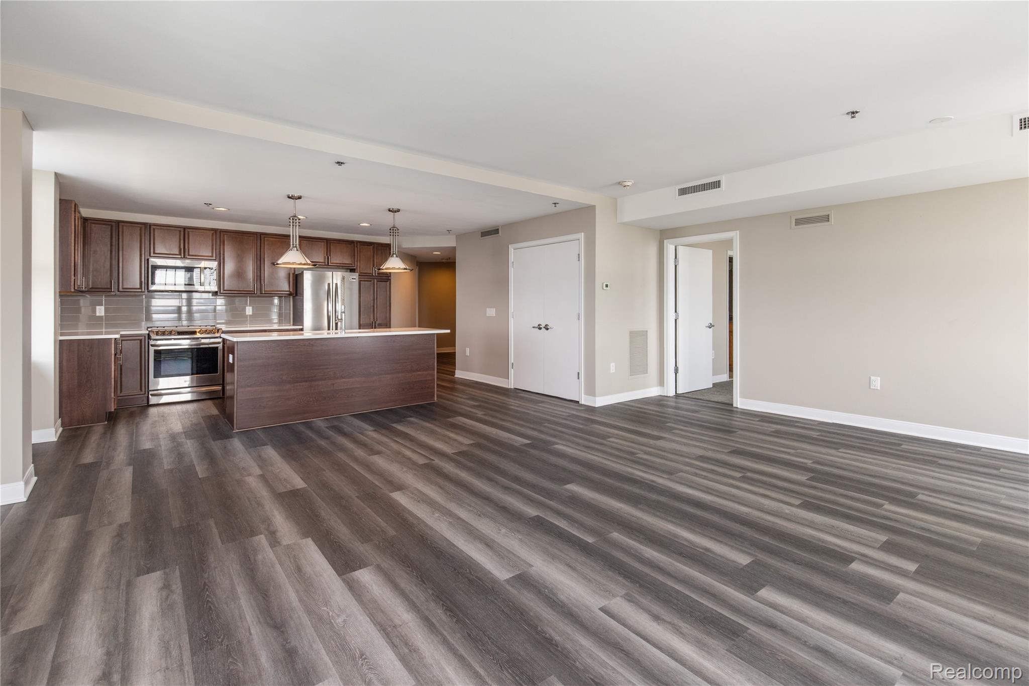 Detroit City, Michigan 48226, United States, 2 Bedrooms Bedrooms, ,2 BathroomsBathrooms,Residential,Active,148989