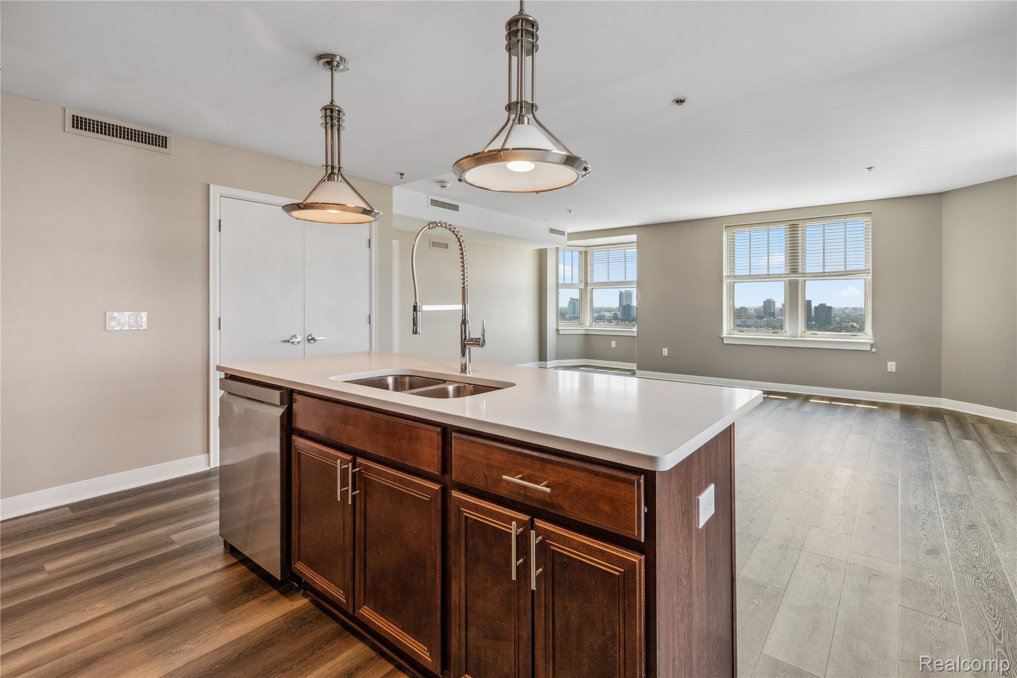 Detroit City, Michigan 48226, United States, 2 Bedrooms Bedrooms, ,2 BathroomsBathrooms,Residential,Active,148989