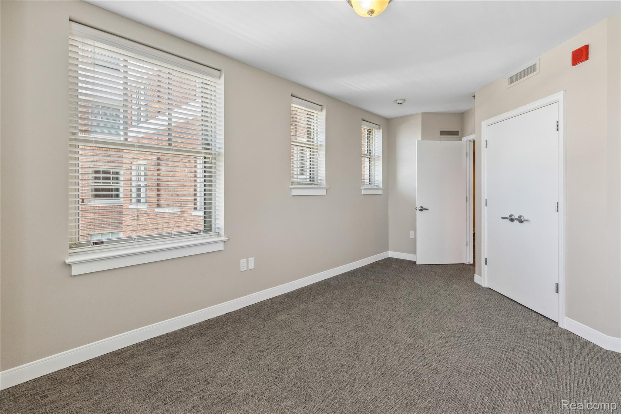 Detroit City, Michigan 48226, United States, 2 Bedrooms Bedrooms, ,2 BathroomsBathrooms,Residential,Active,148989