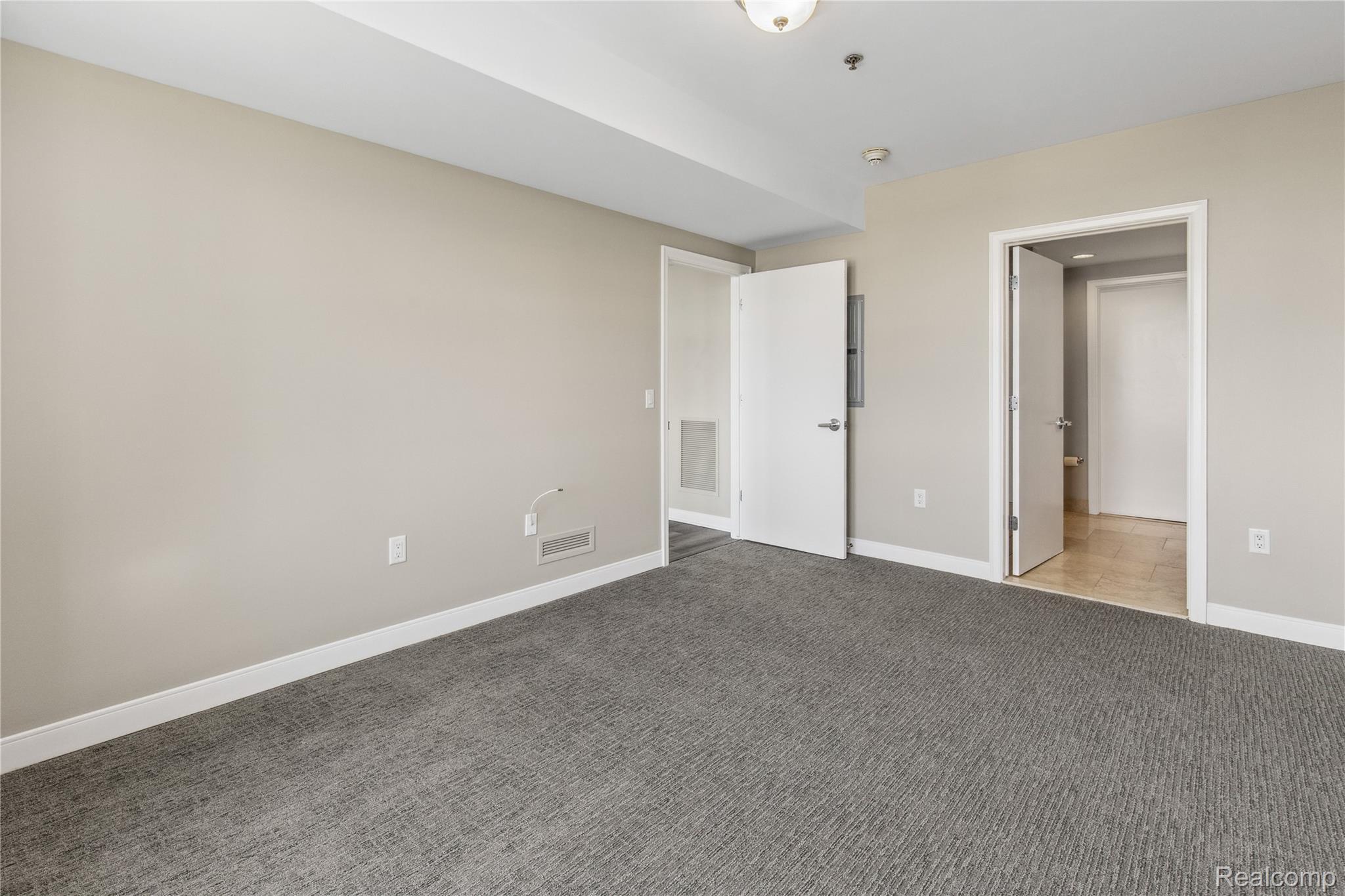 Detroit City, Michigan 48226, United States, 2 Bedrooms Bedrooms, ,2 BathroomsBathrooms,Residential,Active,148989