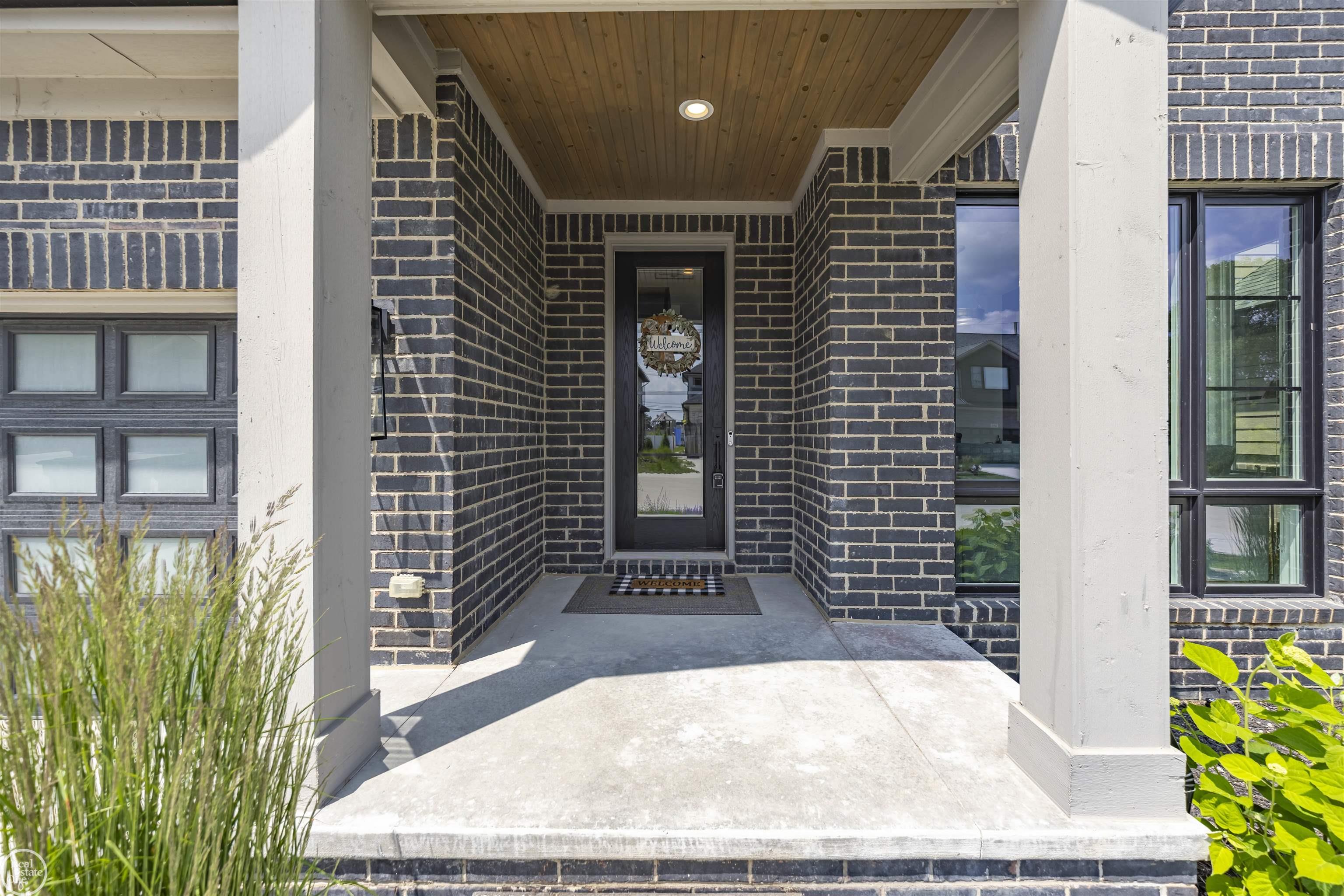 54877 Camden Court