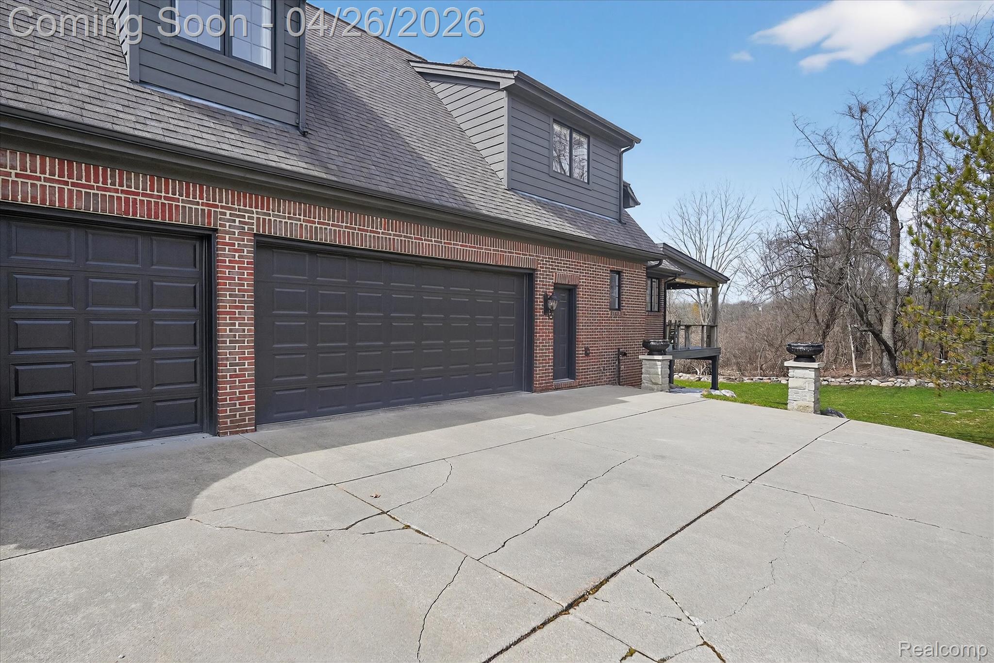 Clarkston, Michigan, 48348, United States, 5 Bedrooms Bedrooms, ,5 BathroomsBathrooms,Residential,Contingent,2041683