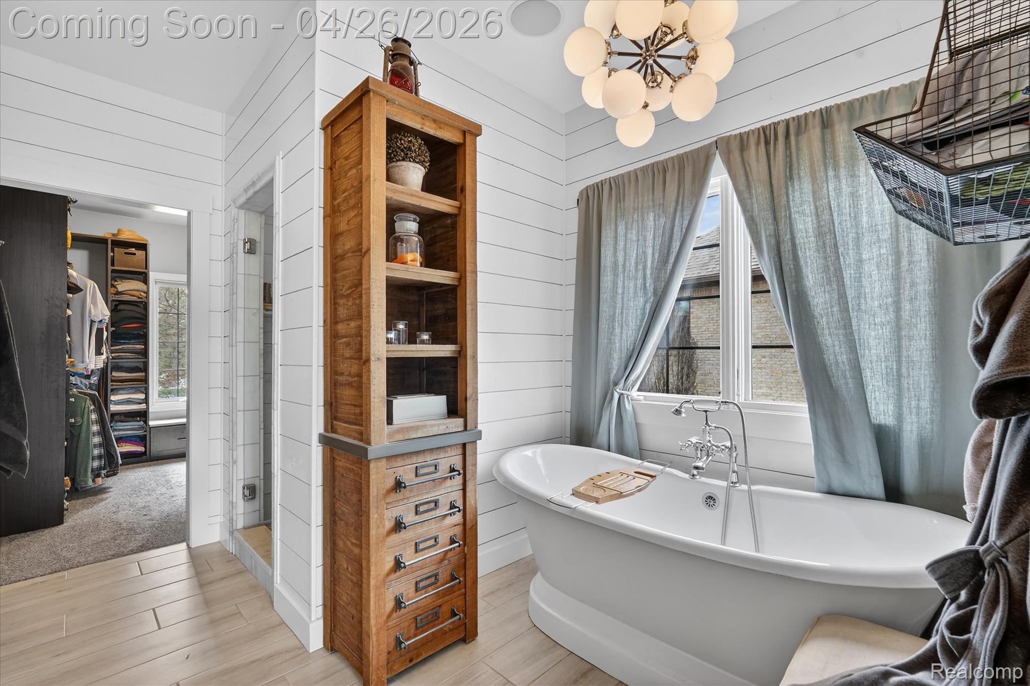 Clarkston, Michigan, 48348, United States, 5 Bedrooms Bedrooms, ,5 BathroomsBathrooms,Residential,Contingent,2041683